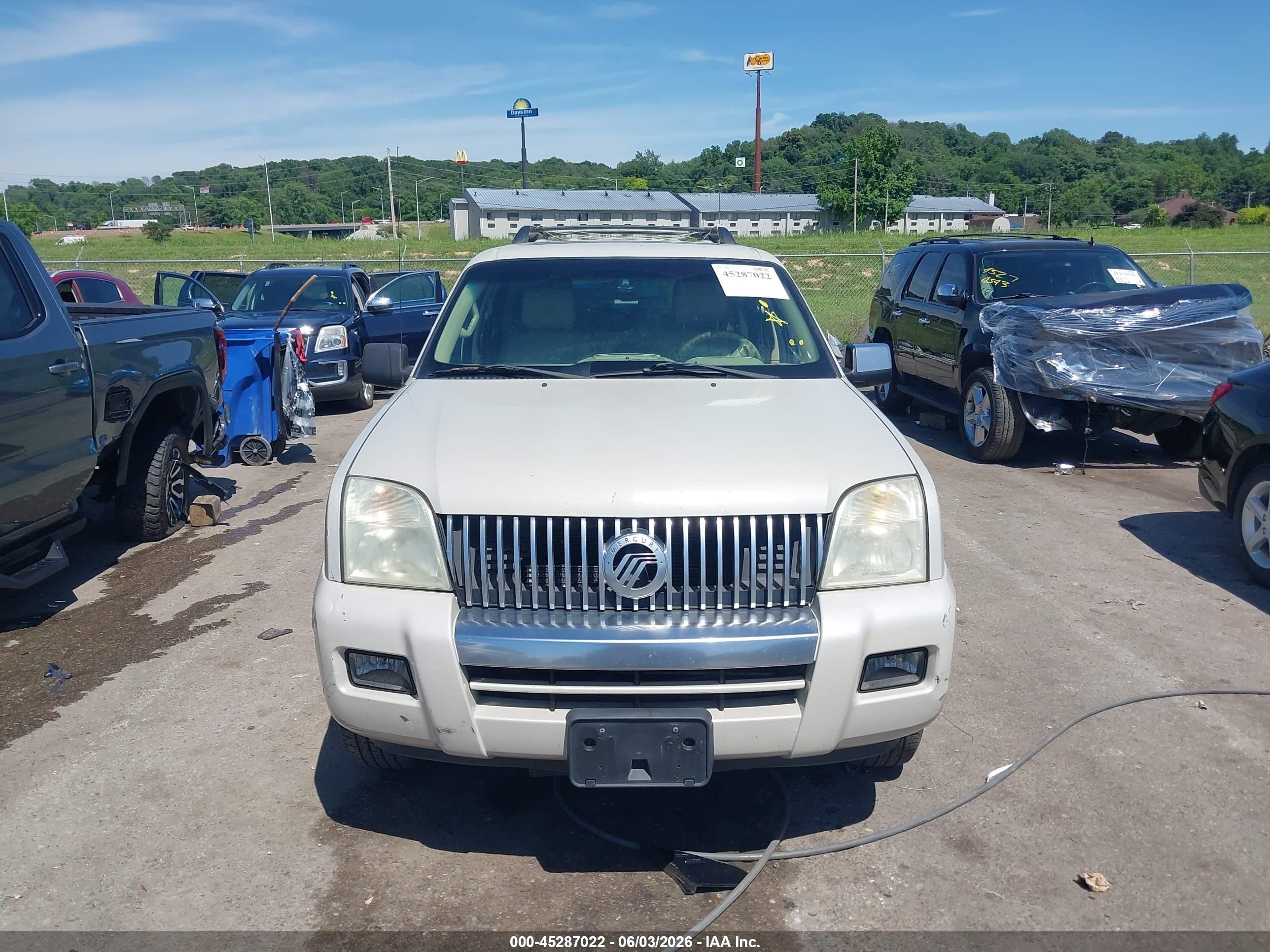 2006 Mercury Mountaineer Premier Cream vin: 4M2EU48806ZJ04241