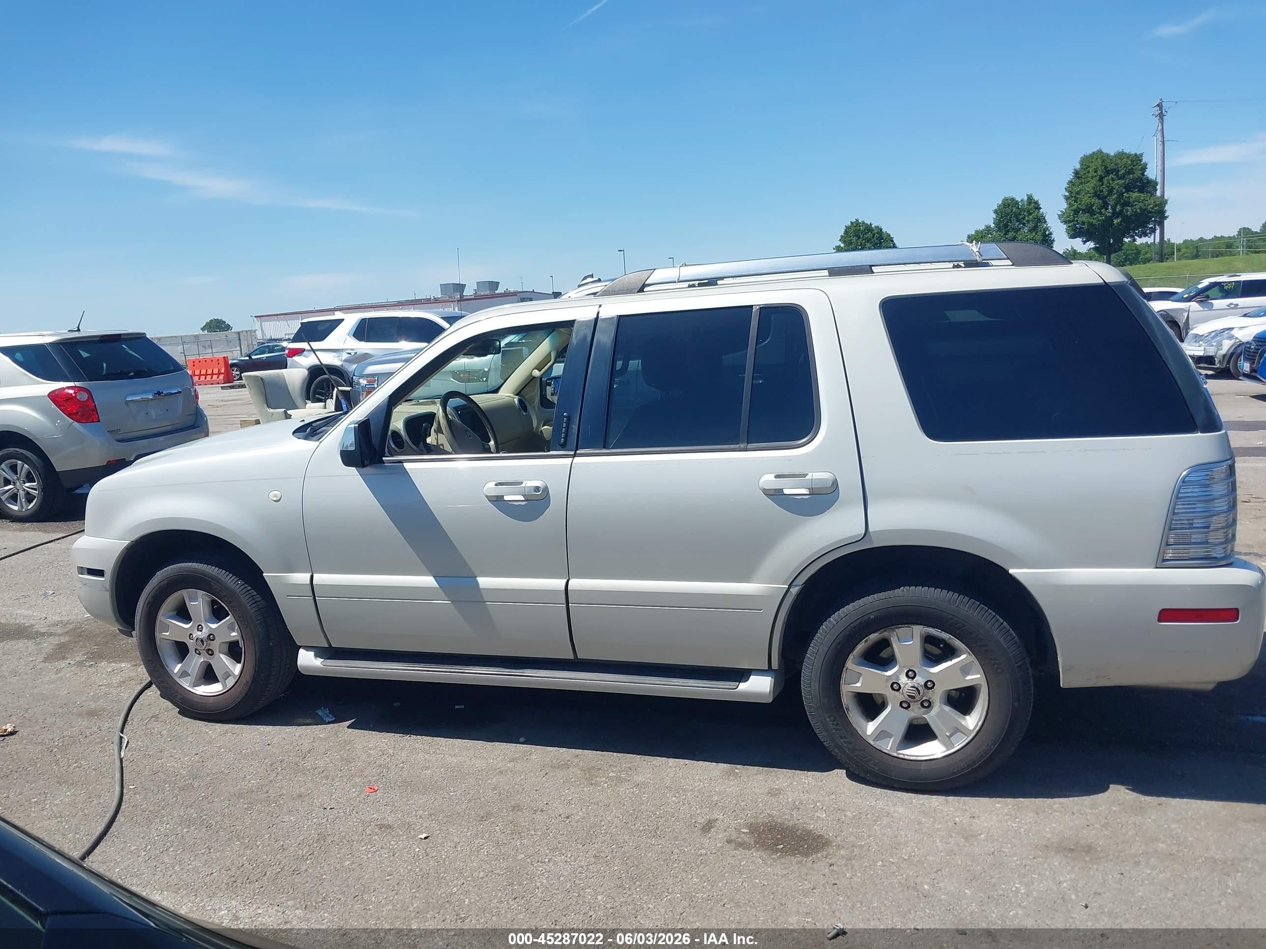 2006 Mercury Mountaineer Premier Cream vin: 4M2EU48806ZJ04241