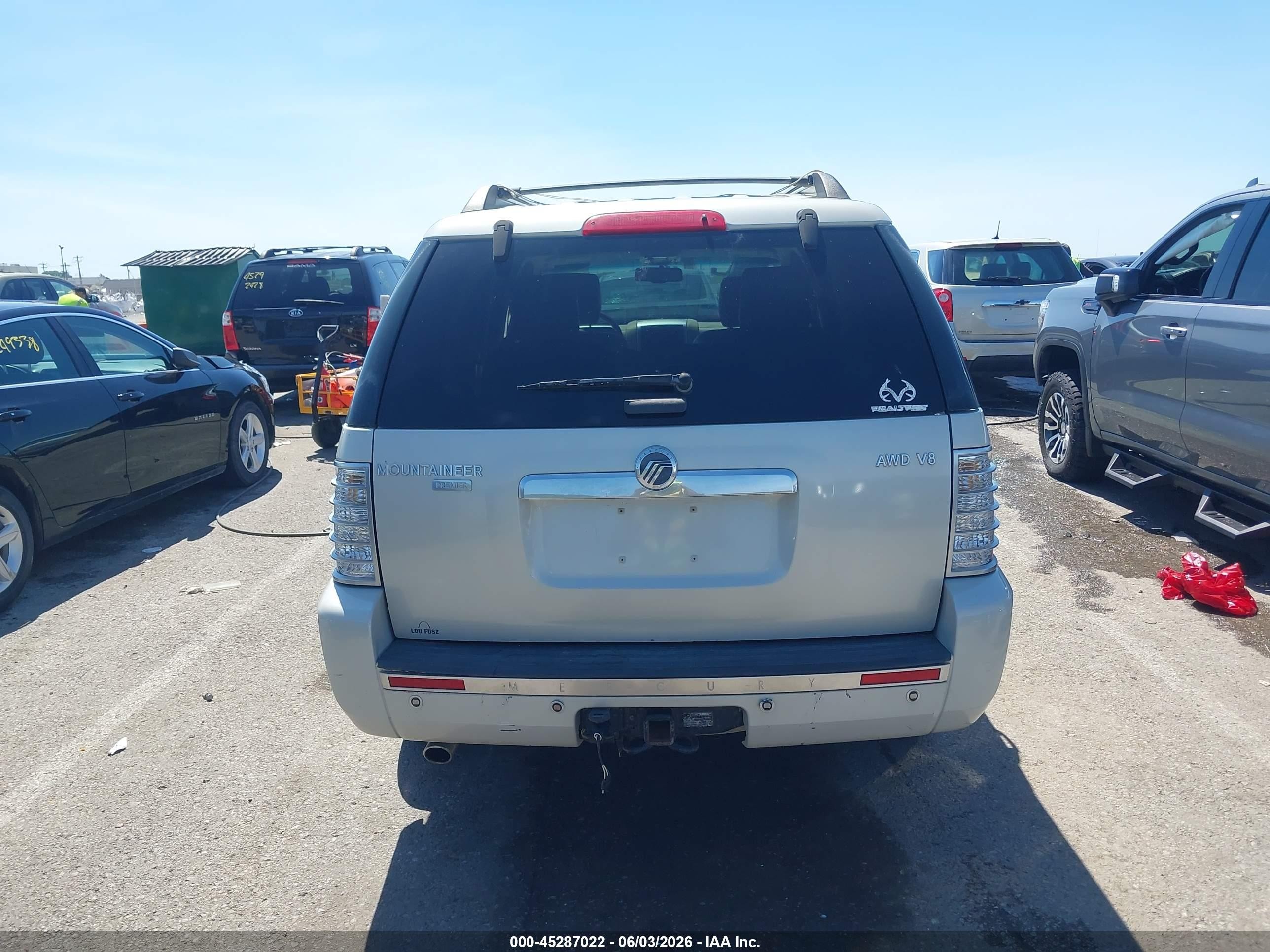 2006 Mercury Mountaineer Premier Cream vin: 4M2EU48806ZJ04241