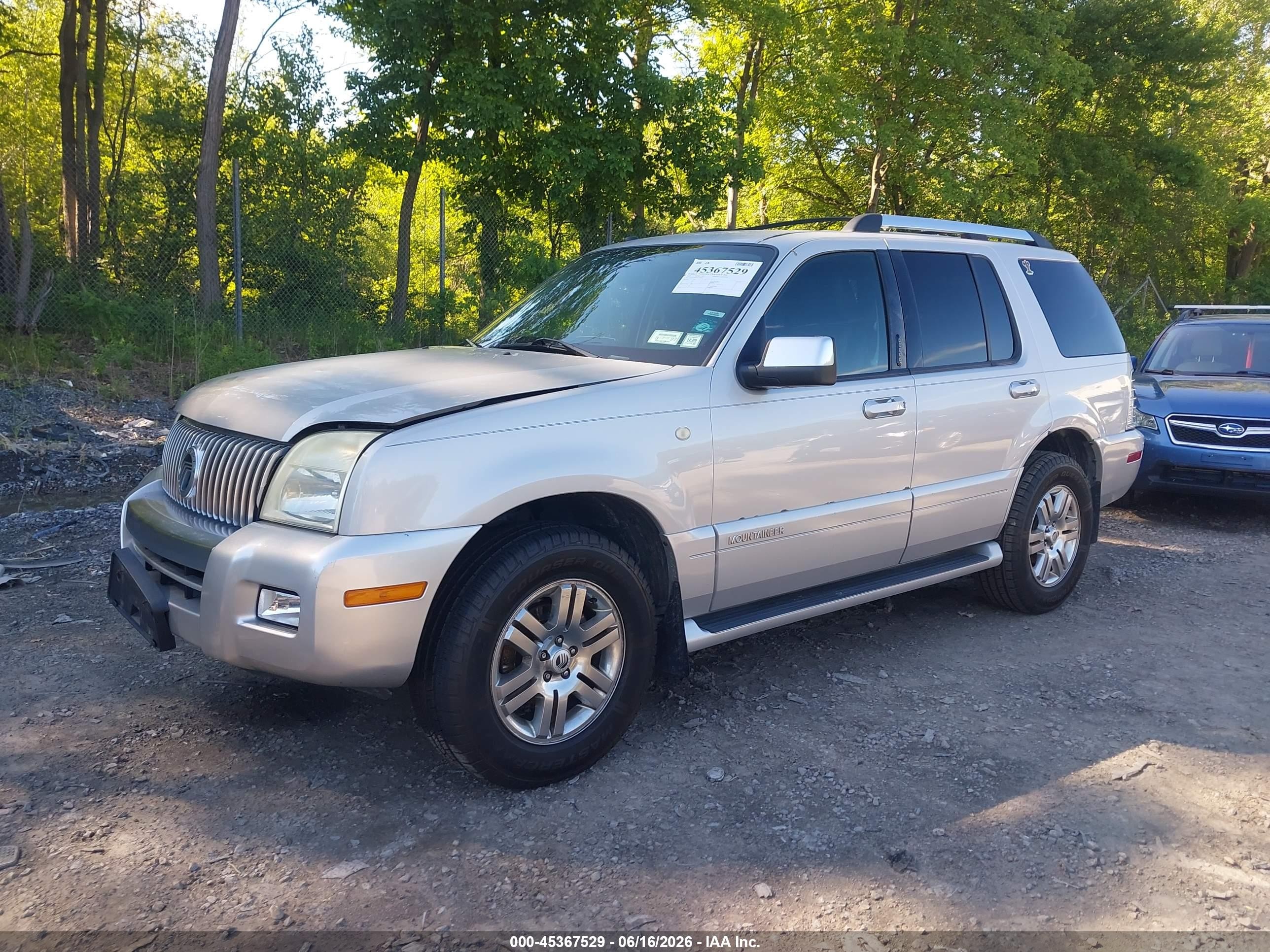 2009 Mercury Mountaineer Premier Silver vin: 4M2EU48809UJ00420