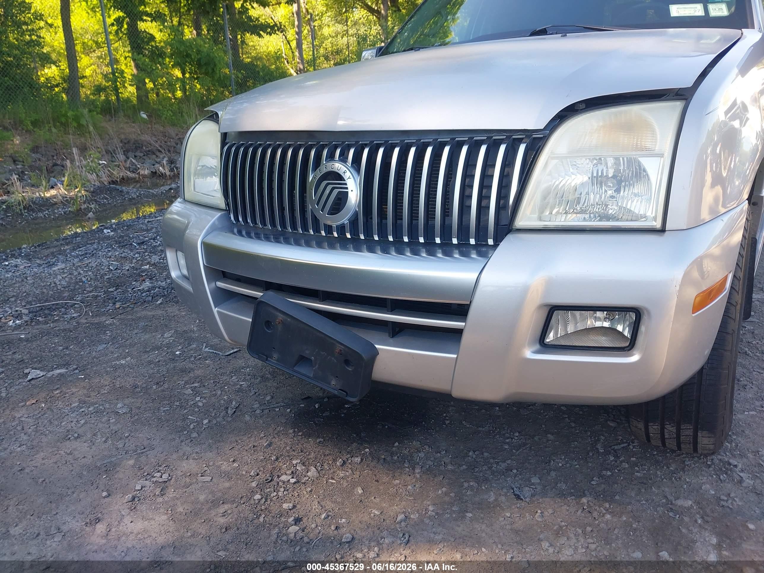 2009 Mercury Mountaineer Premier Silver vin: 4M2EU48809UJ00420