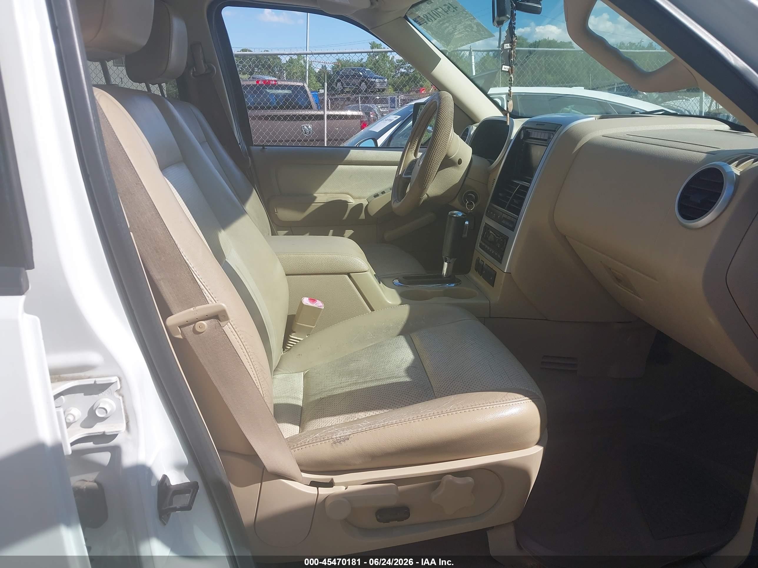 2006 Mercury Mountaineer Premier White vin: 4M2EU48816UJ24057