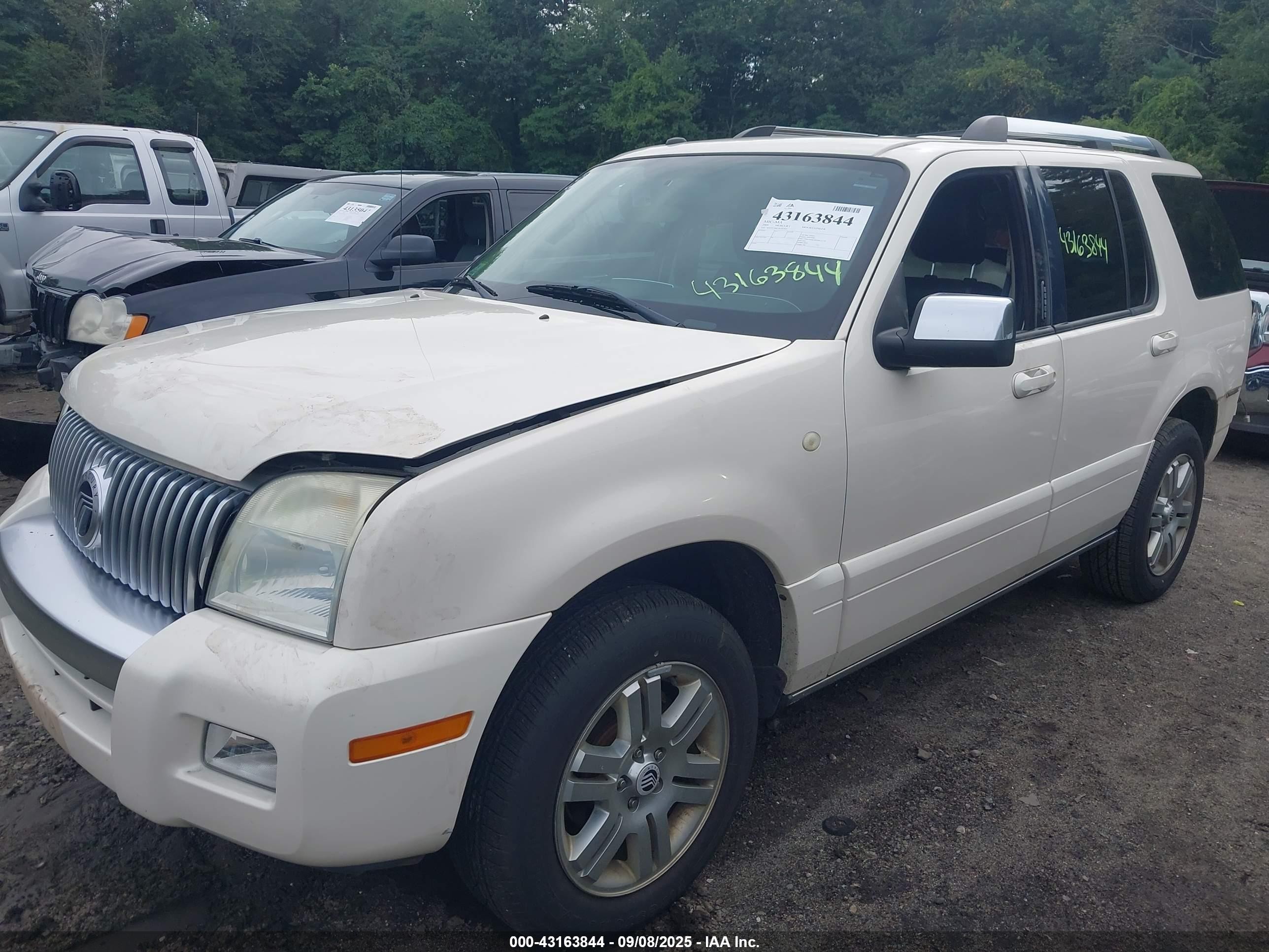 2009 Mercury Mountaineer Premier Белый vin: 4M2EU48819UJ01821