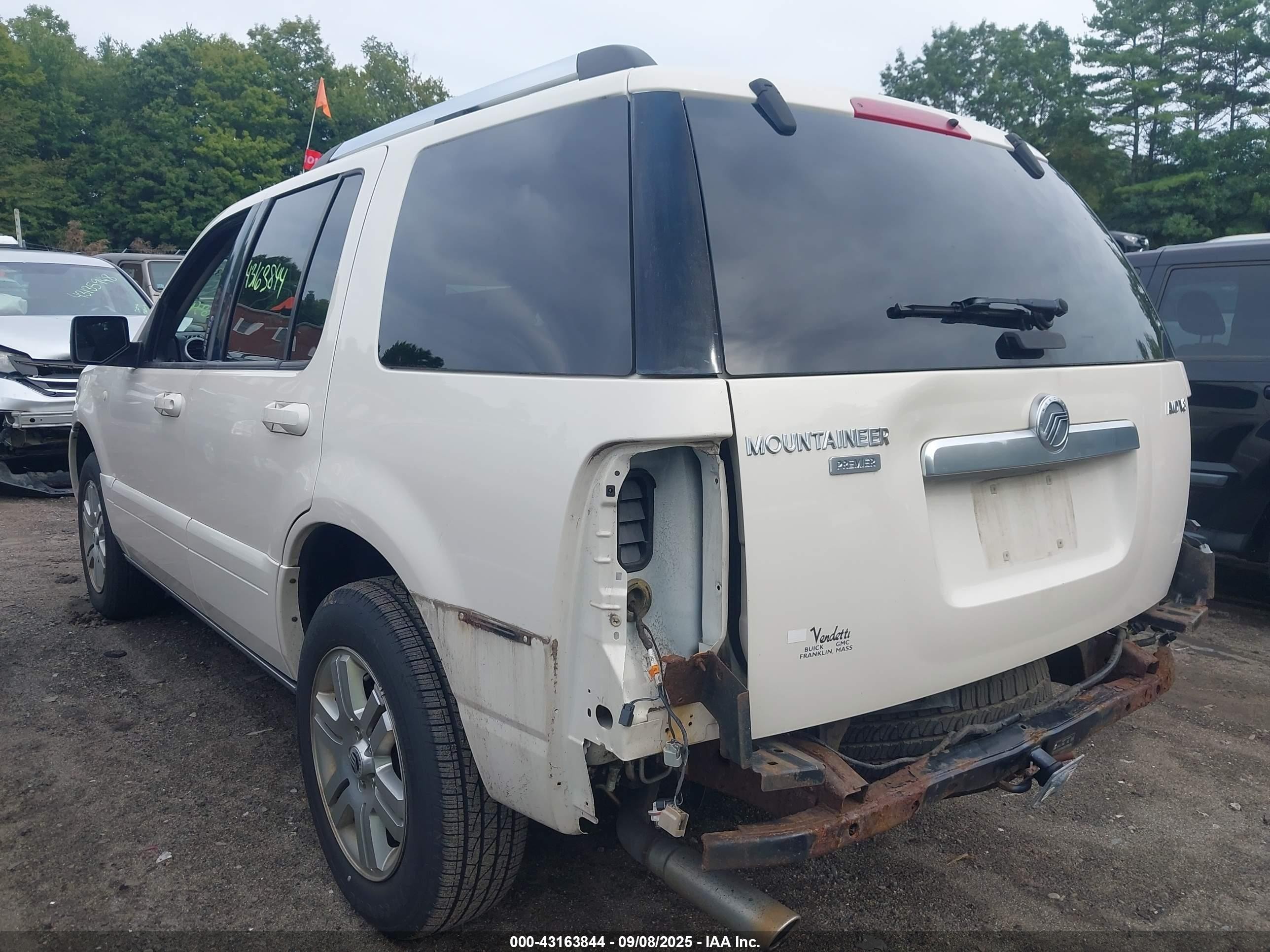 2009 Mercury Mountaineer Premier Белый vin: 4M2EU48819UJ01821