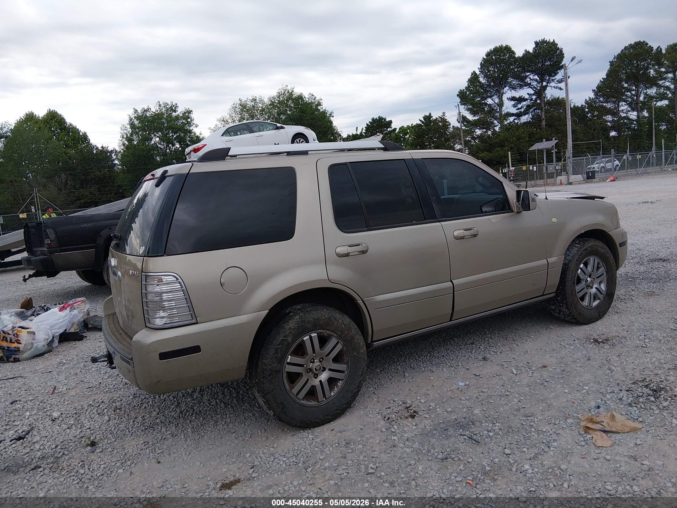 2006 Mercury Mountaineer Premier Gold vin: 4M2EU48826UJ09339