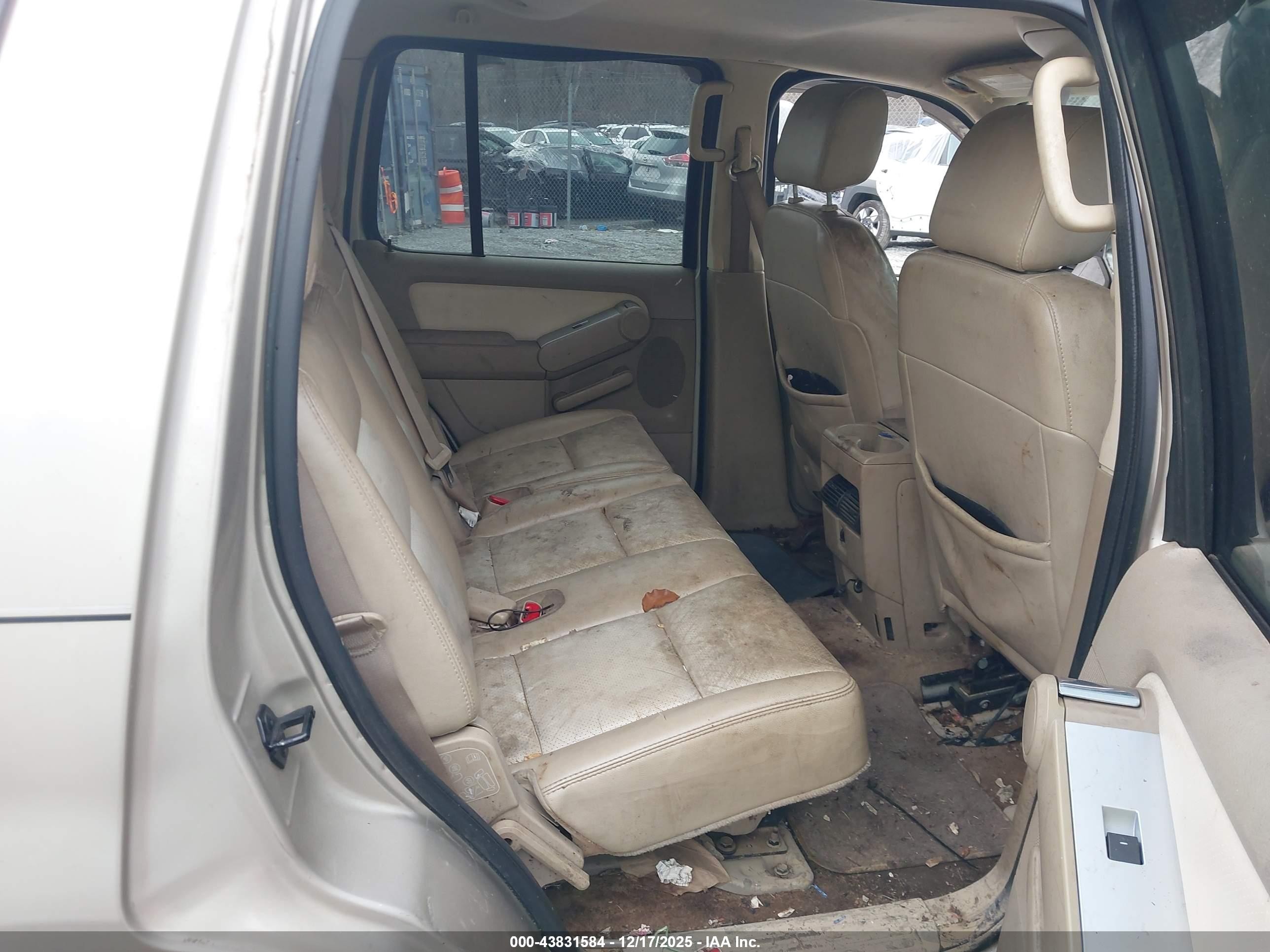 2007 Mercury Mountaineer Premier Gold vin: 4M2EU48837UJ13983