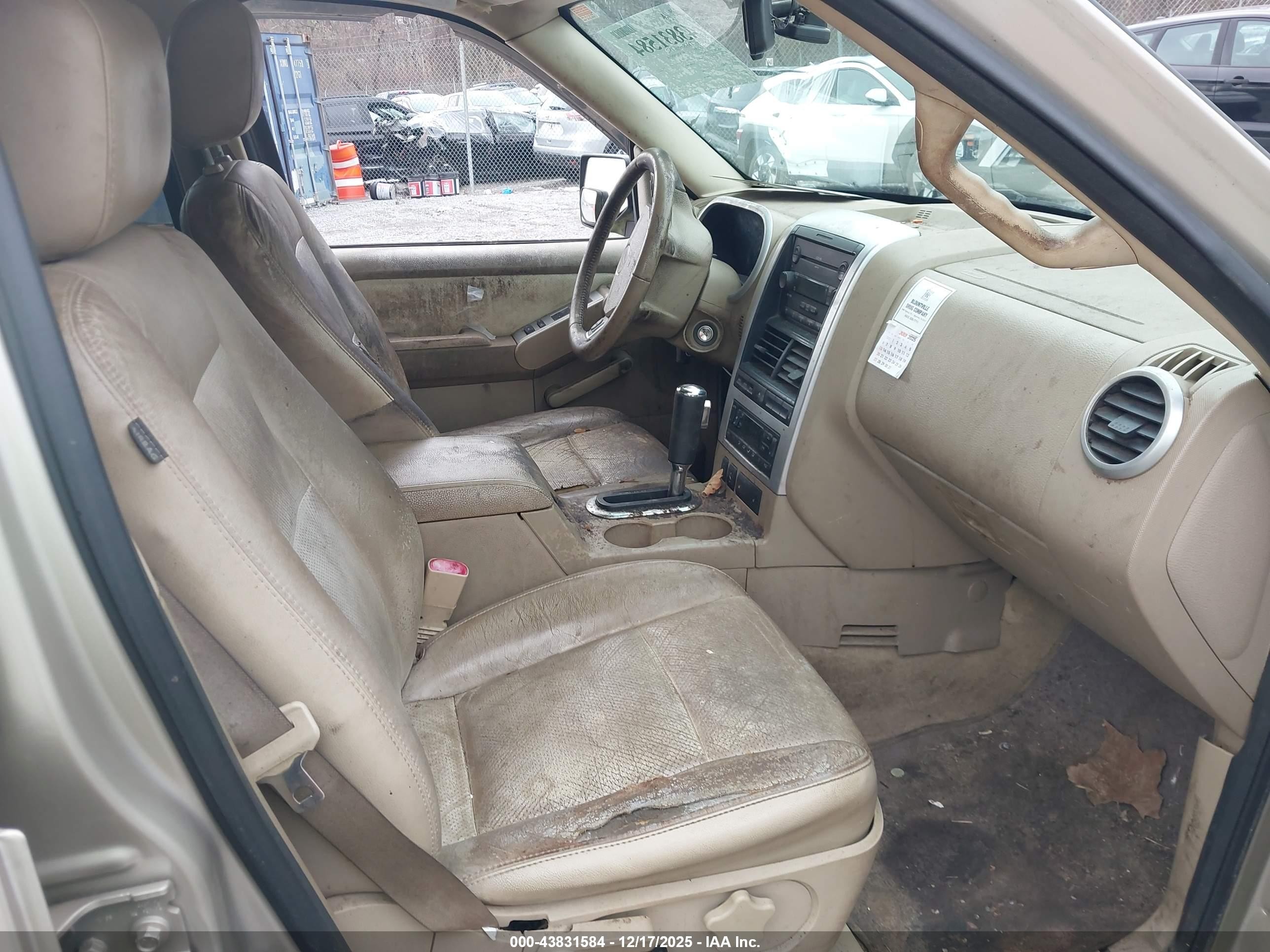 2007 Mercury Mountaineer Premier Gold vin: 4M2EU48837UJ13983