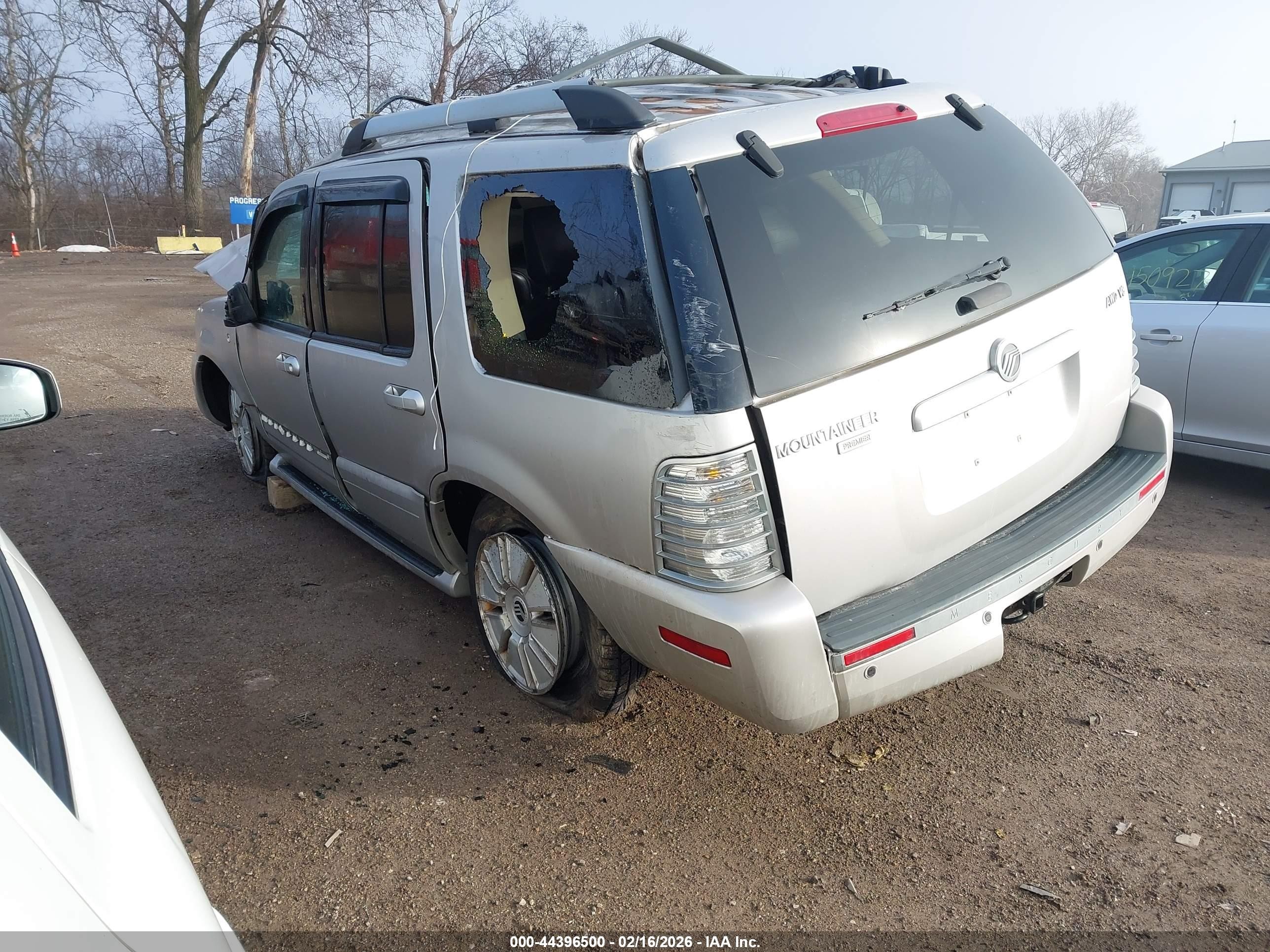 2006 Mercury Mountaineer Premier Silver vin: 4M2EU48896UJ07300