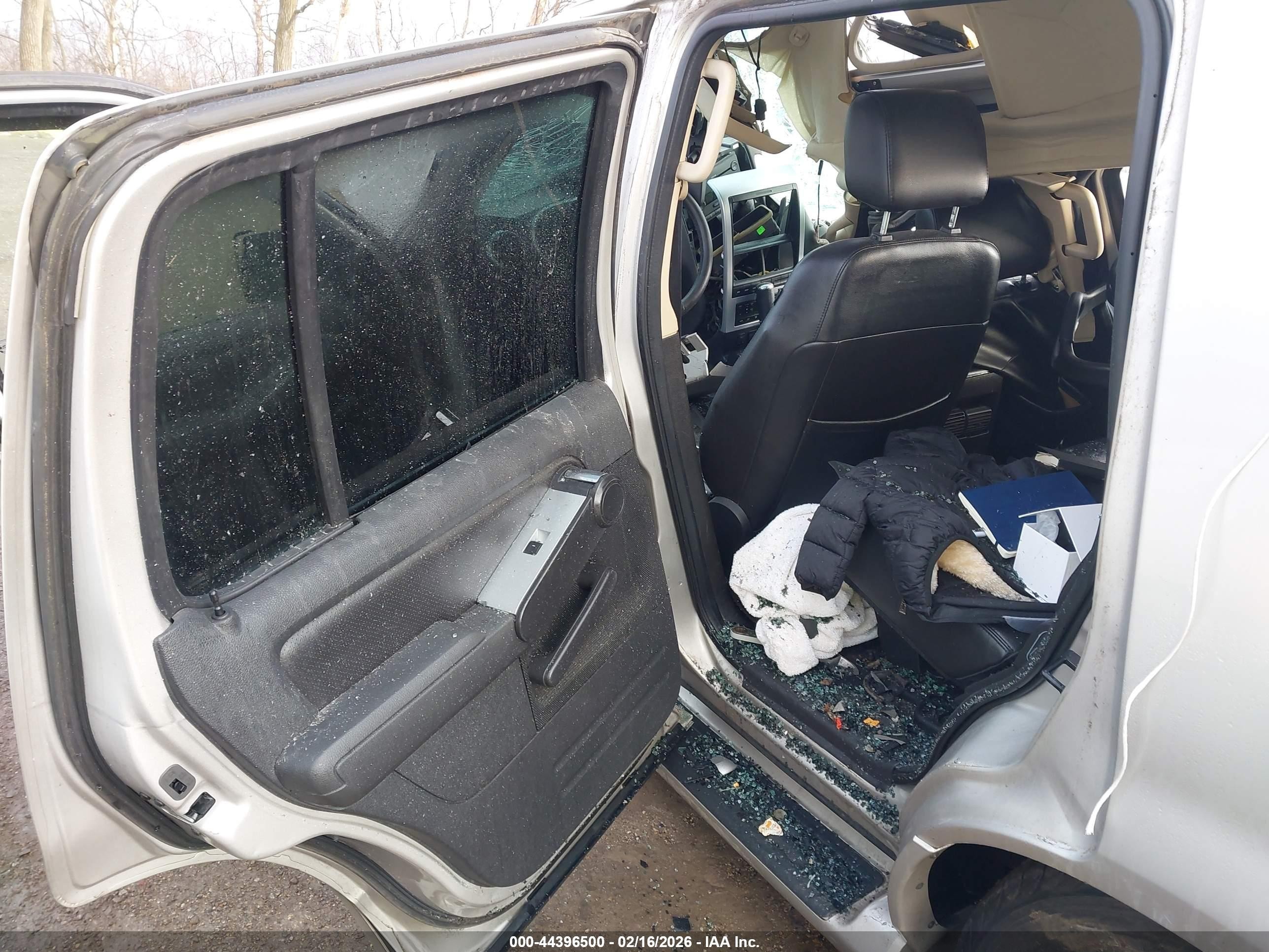 2006 Mercury Mountaineer Premier Silver vin: 4M2EU48896UJ07300