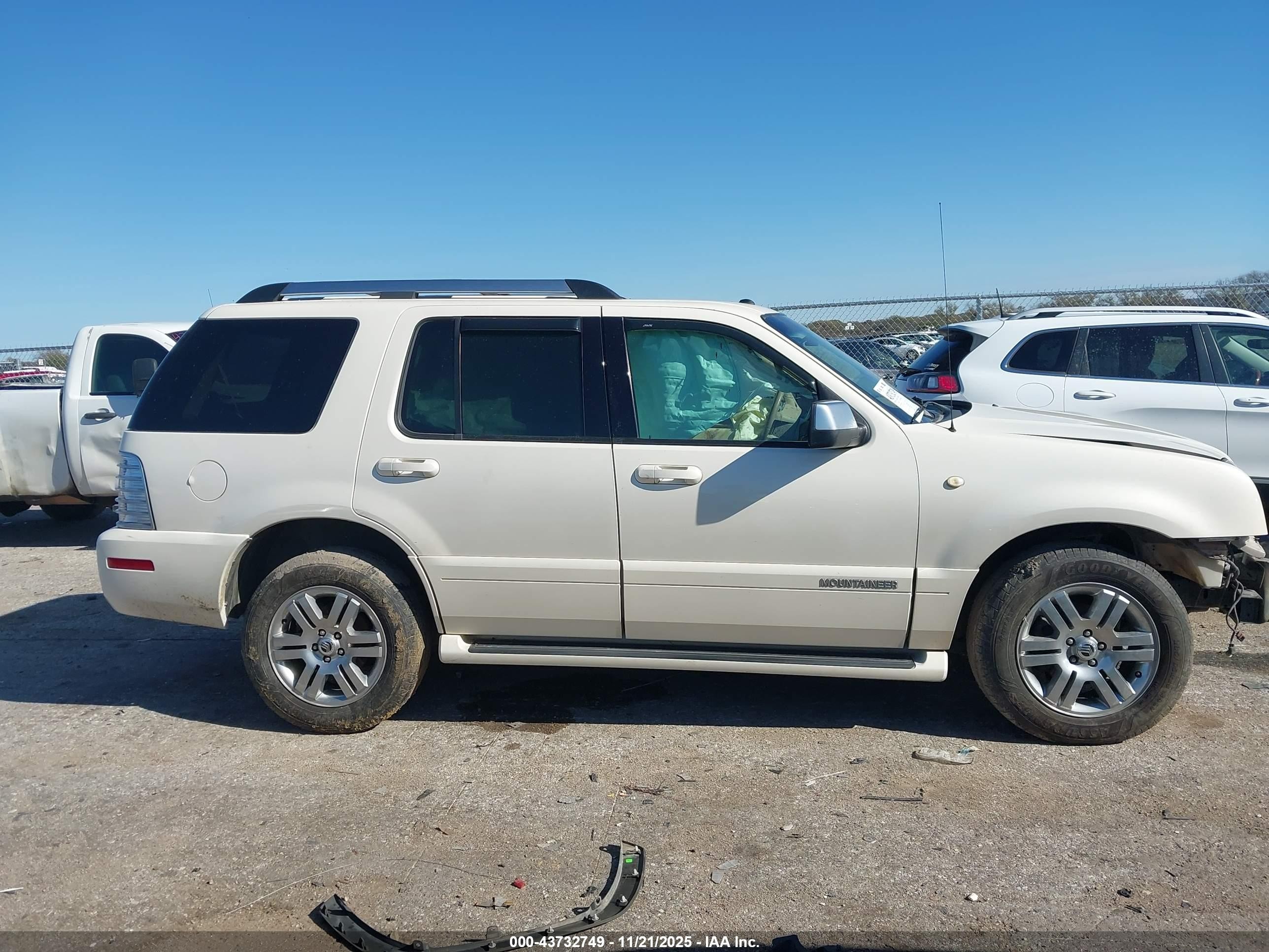 2007 Mercury Mountaineer Premier White vin: 4M2EU488X7UJ03046