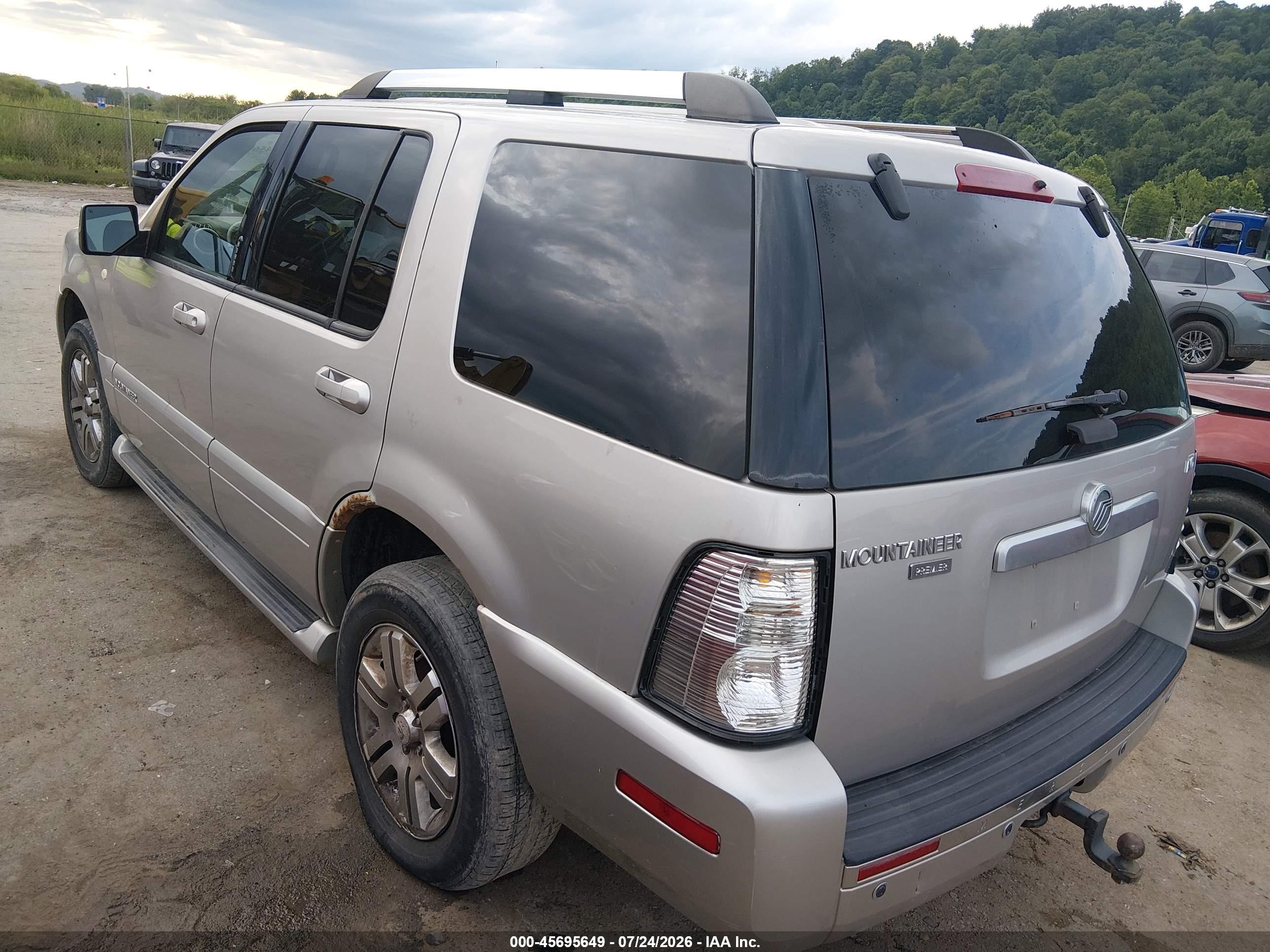 2007 Mercury Mountaineer Premier Silver vin: 4M2EU48E17UJ06570