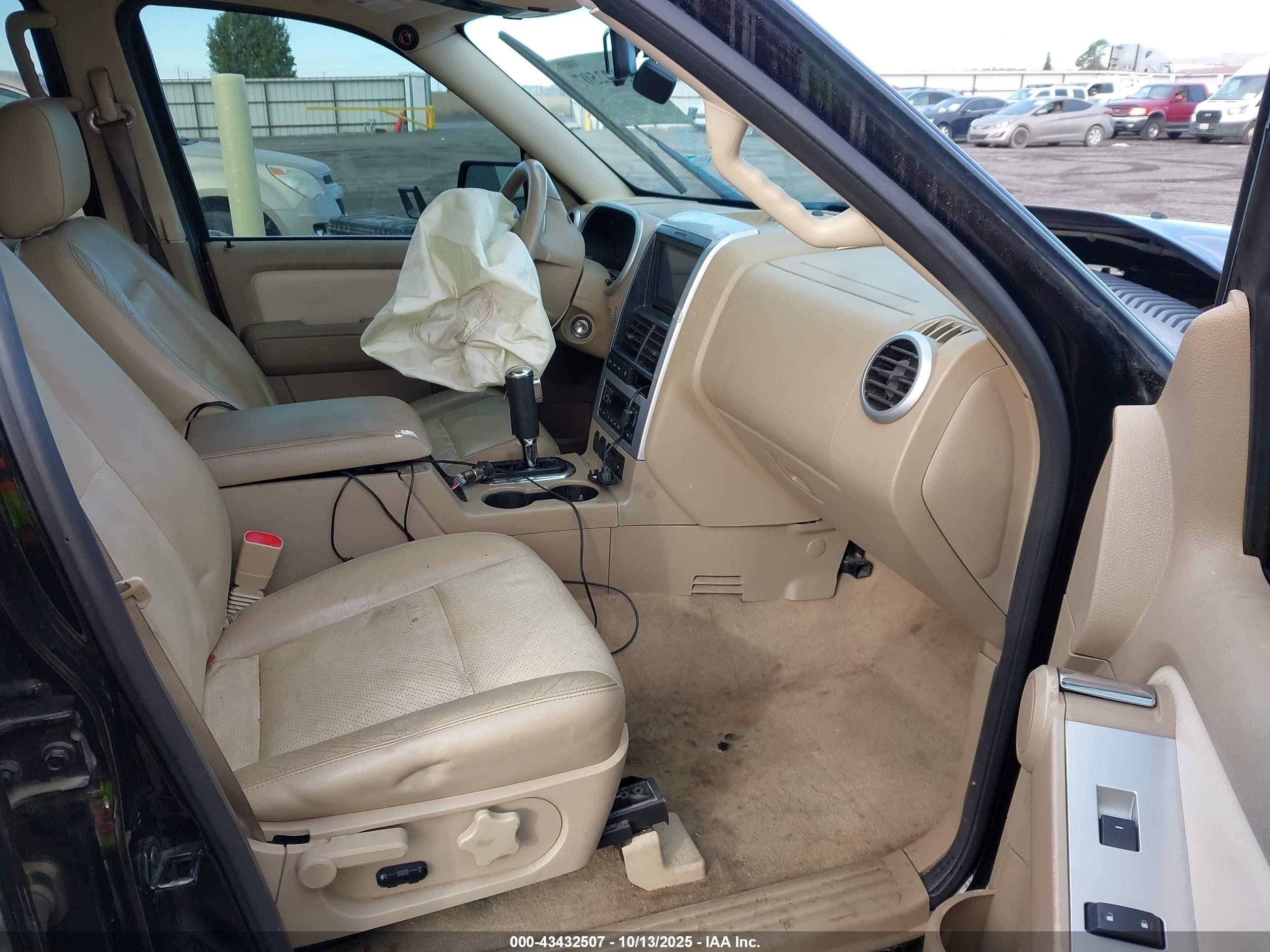 2008 Mercury Mountaineer Premier Black vin: 4M2EU48E28UJ03128