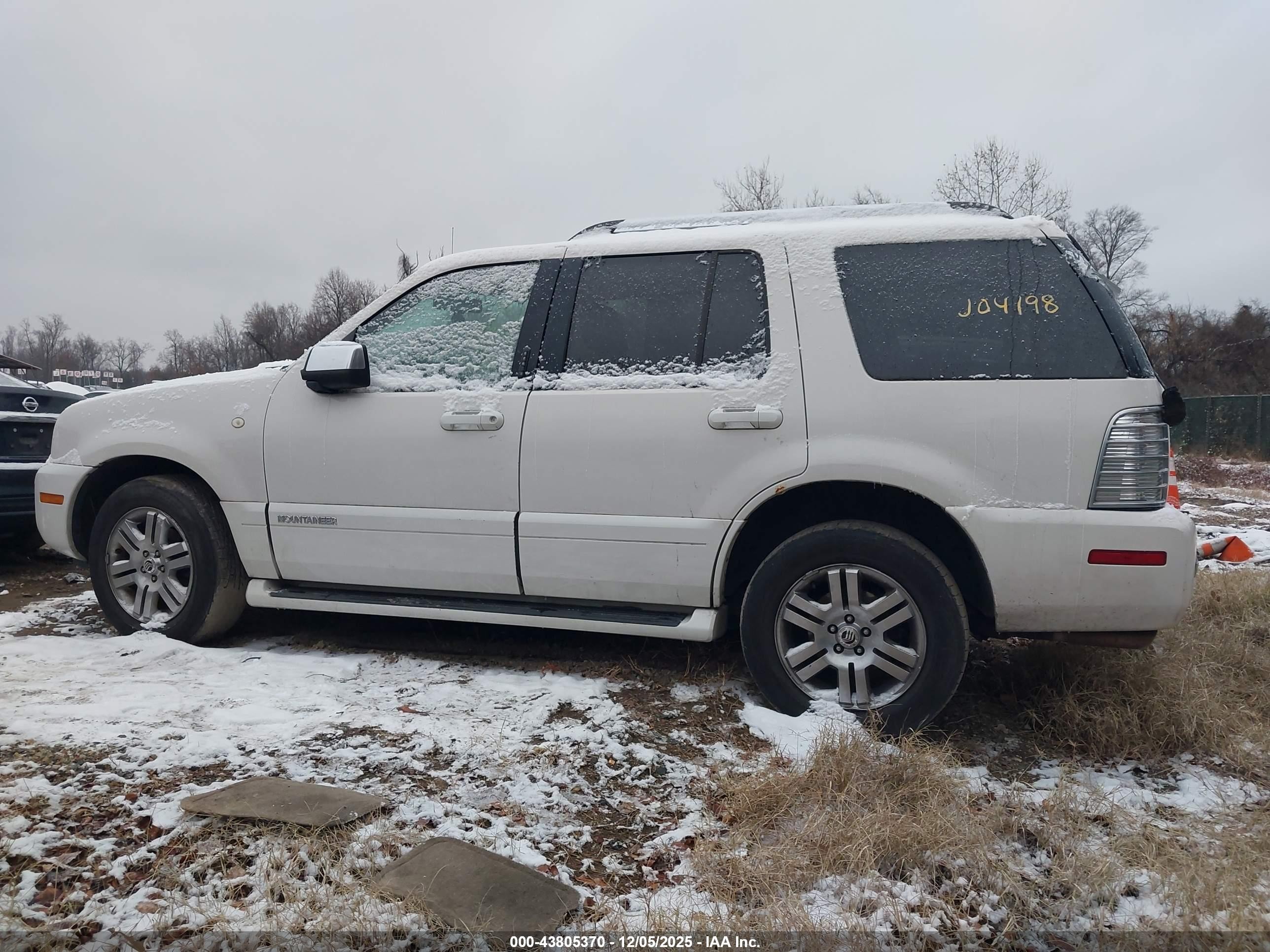 2008 Mercury Mountaineer Premier White vin: 4M2EU48E68UJ04198