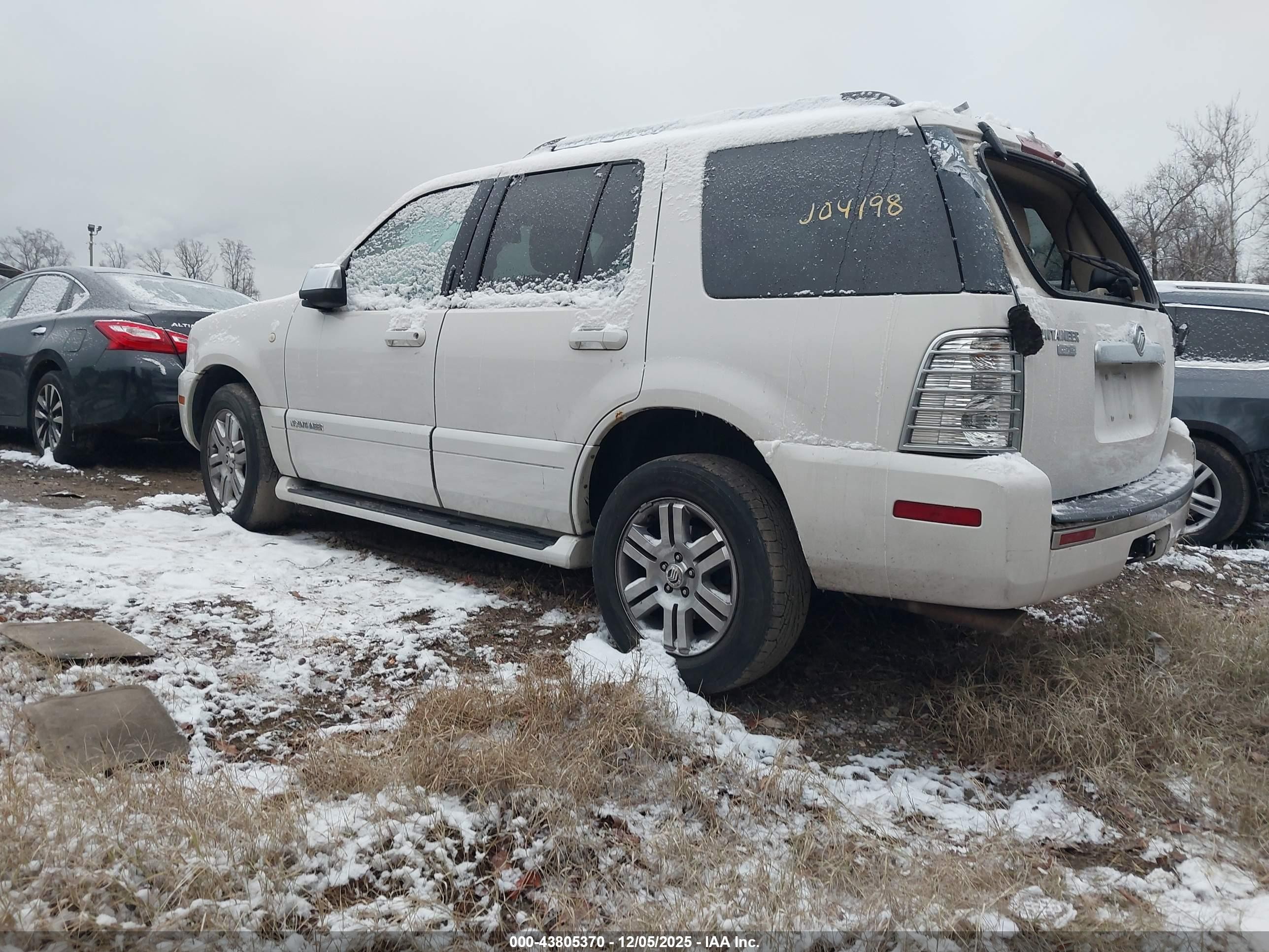 2008 Mercury Mountaineer Premier White vin: 4M2EU48E68UJ04198