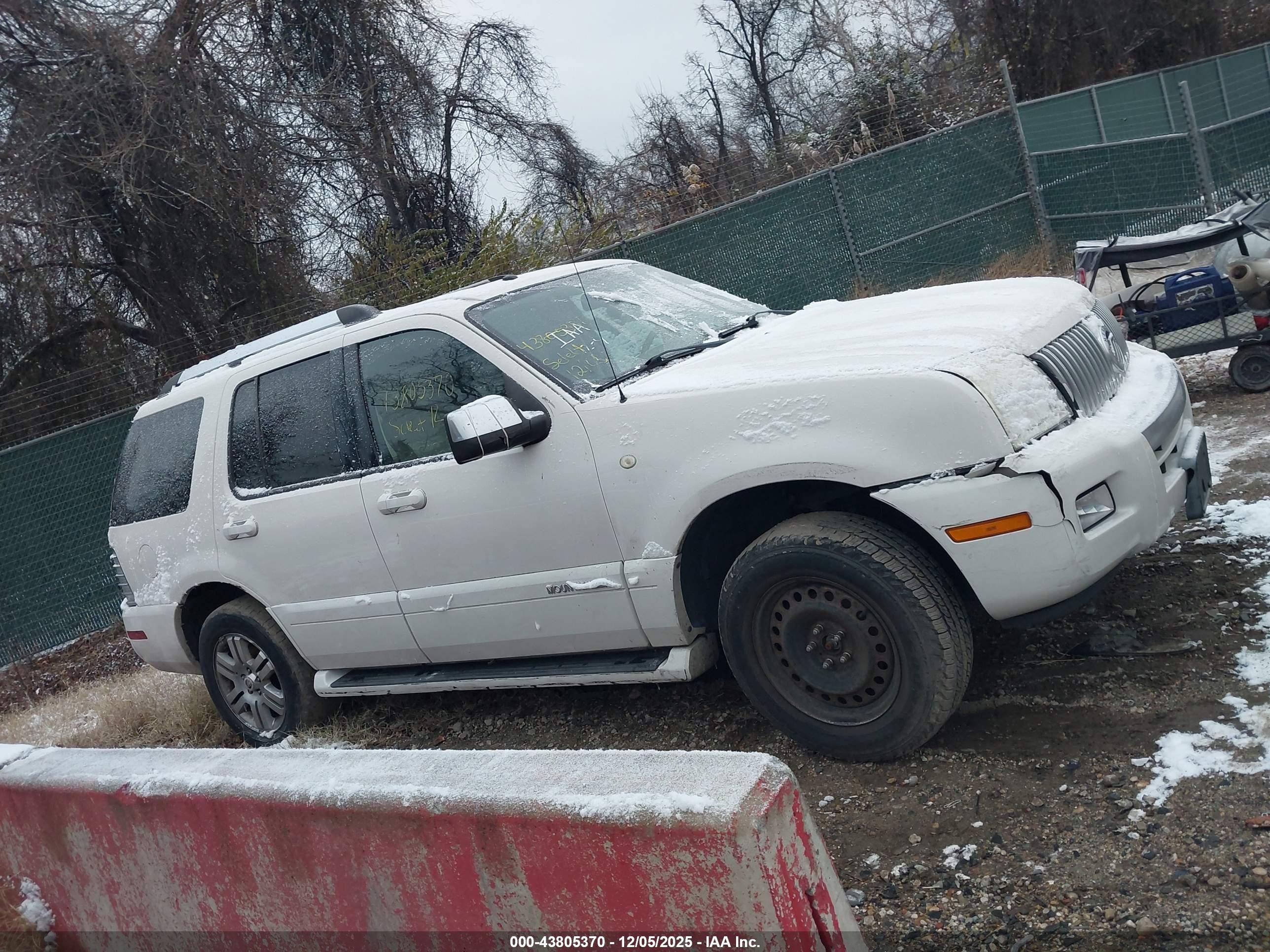 2008 Mercury Mountaineer Premier White vin: 4M2EU48E68UJ04198