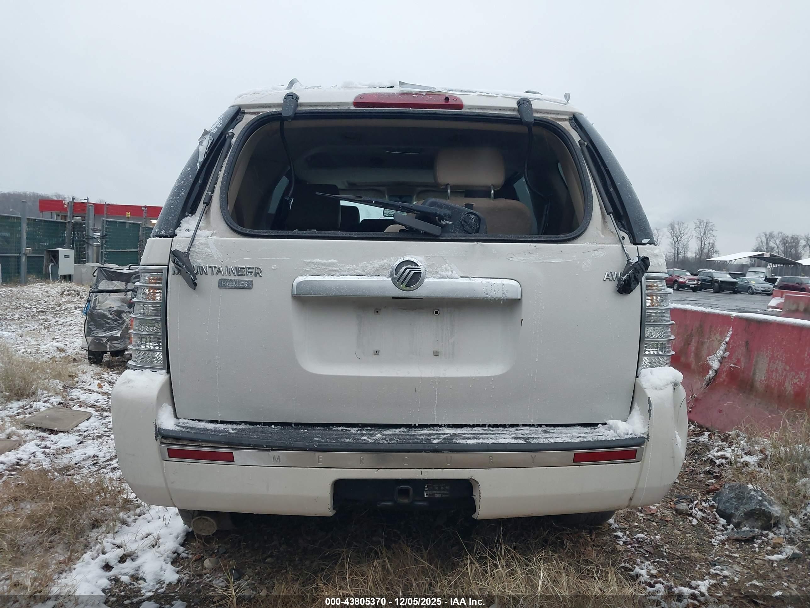 2008 Mercury Mountaineer Premier White vin: 4M2EU48E68UJ04198
