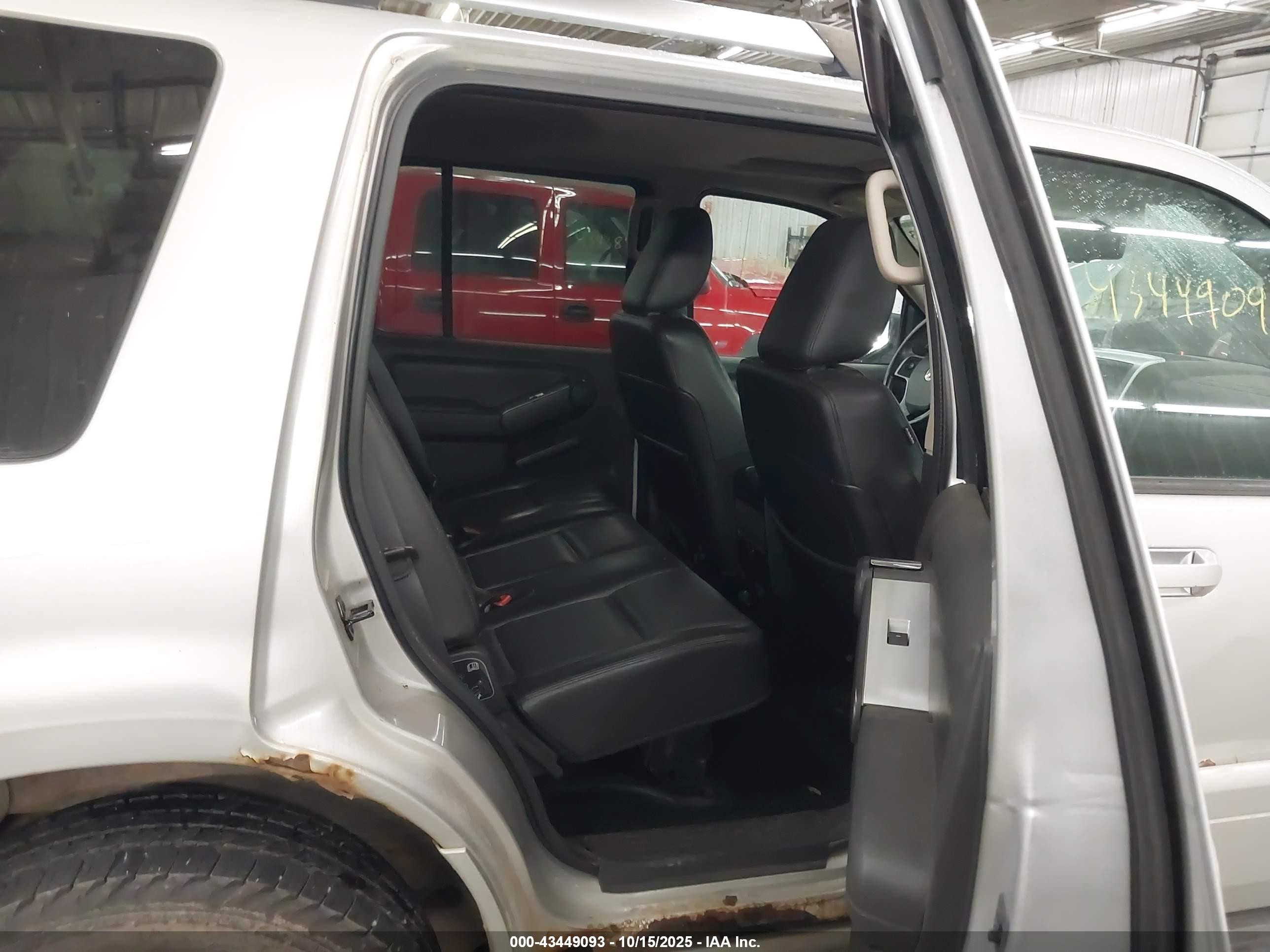 2009 Mercury Mountaineer Premier Silver vin: 4M2EU48E79UJ01389