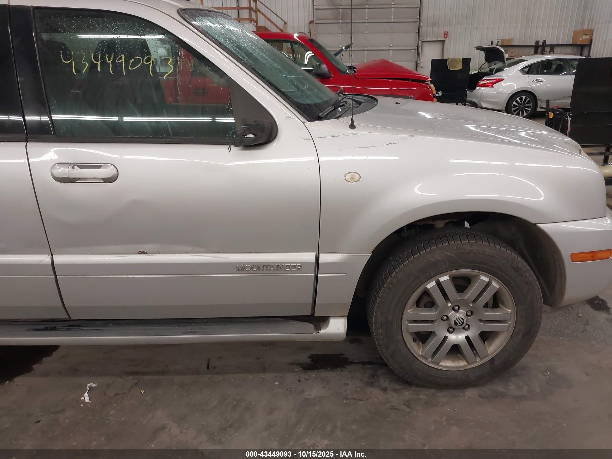 2009 Mercury Mountaineer Premier Silver vin: 4M2EU48E79UJ01389