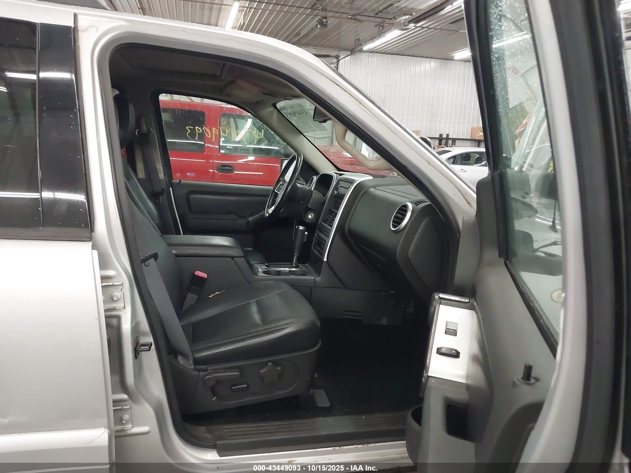 2009 Mercury Mountaineer Premier Silver vin: 4M2EU48E79UJ01389