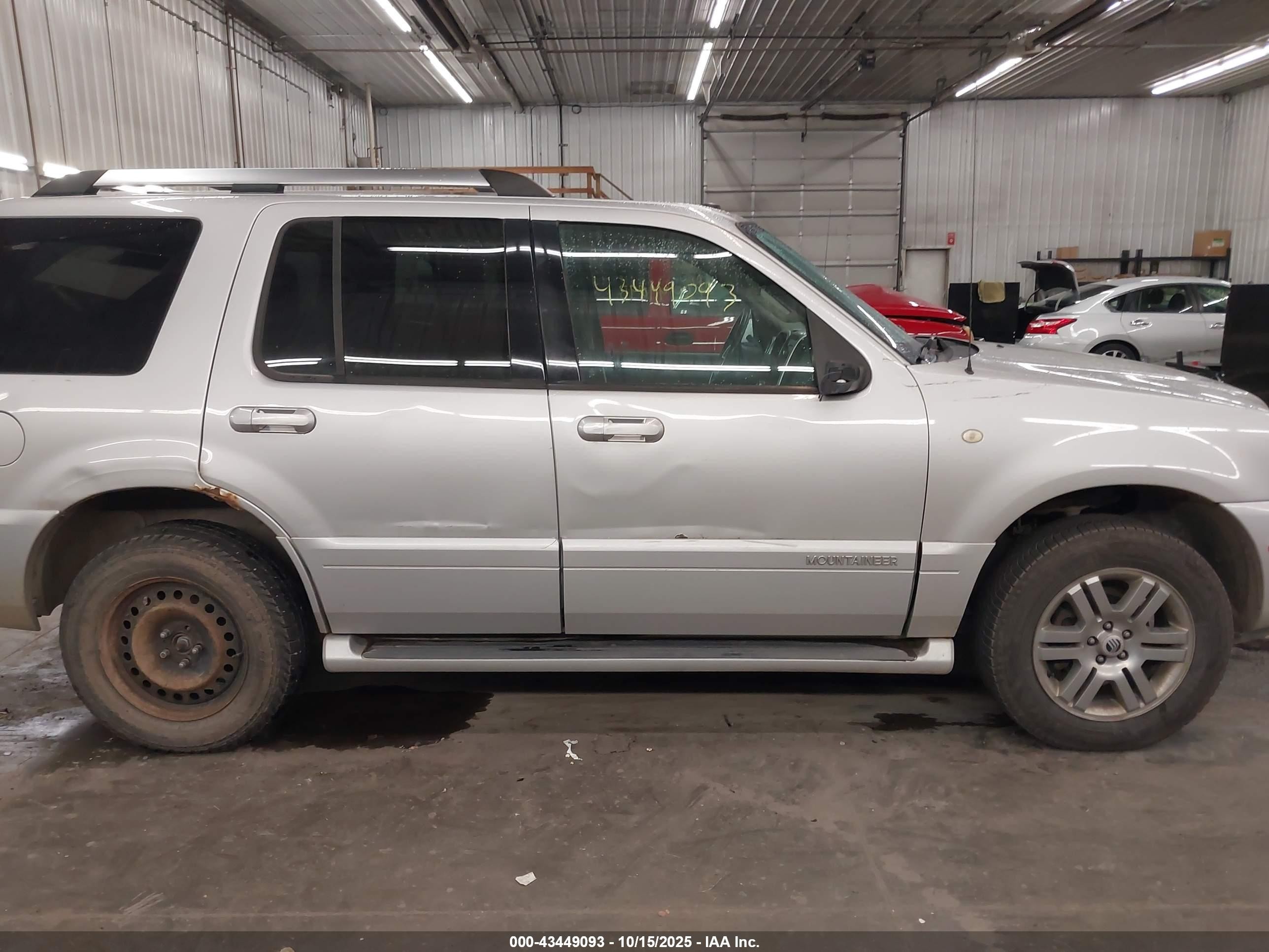 2009 Mercury Mountaineer Premier Silver vin: 4M2EU48E79UJ01389