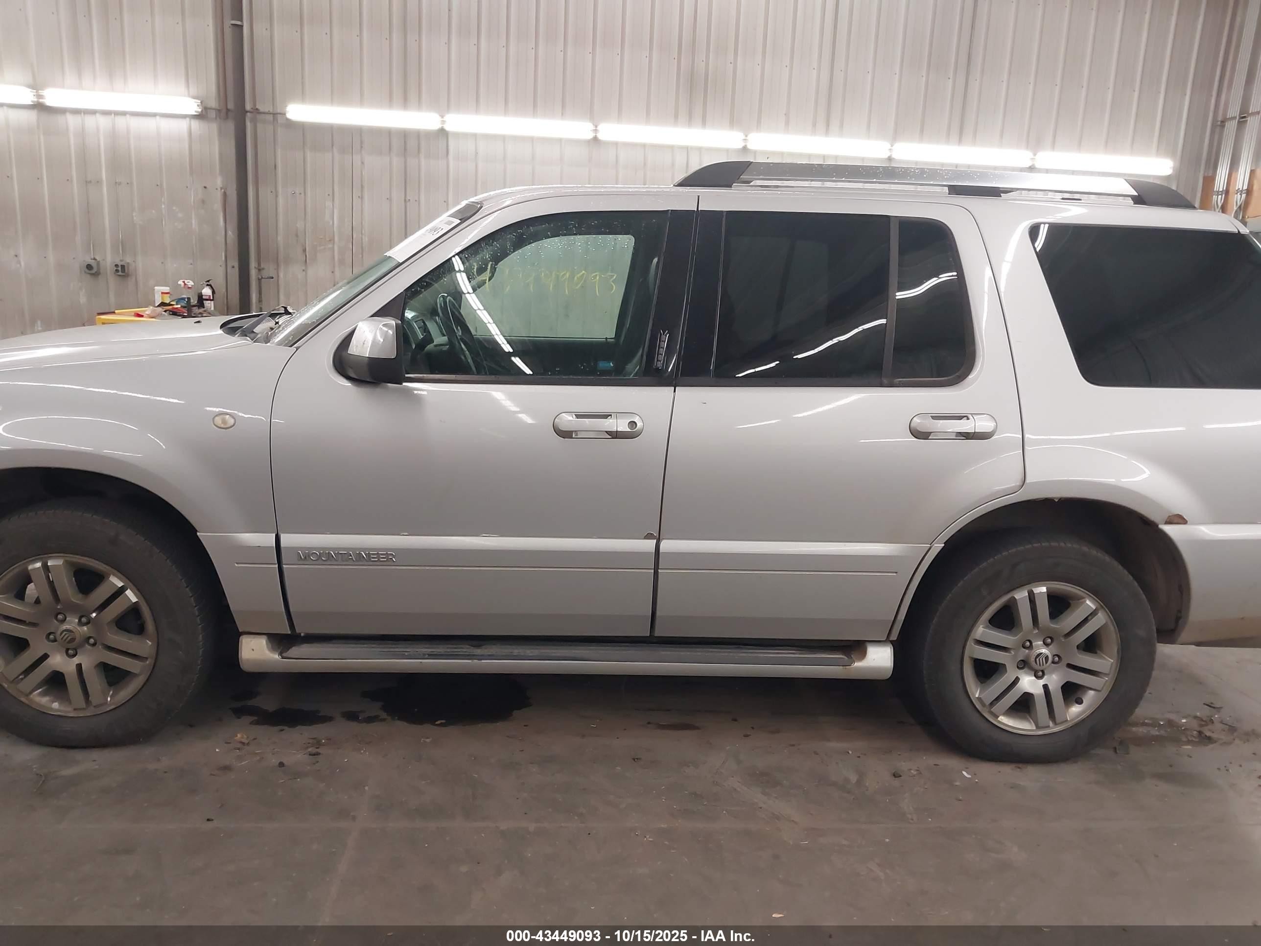 2009 Mercury Mountaineer Premier Silver vin: 4M2EU48E79UJ01389