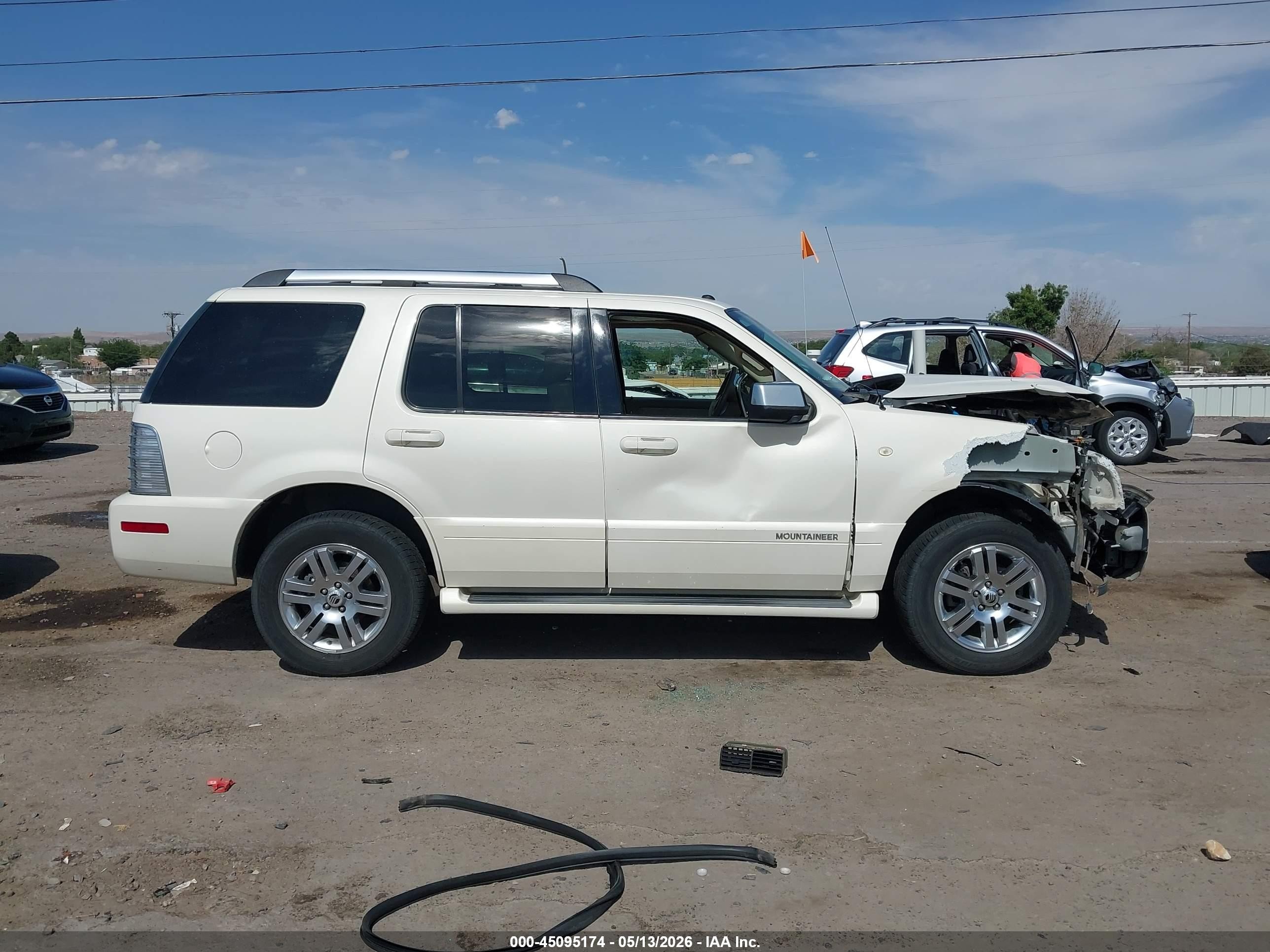2007 Mercury Mountaineer Premier White vin: 4M2EU48E97UJ11418