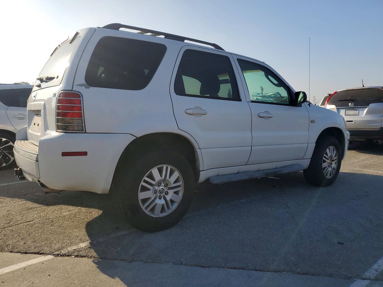 2005 Mercury Mariner White vin: 4M2YU56105DJ33579