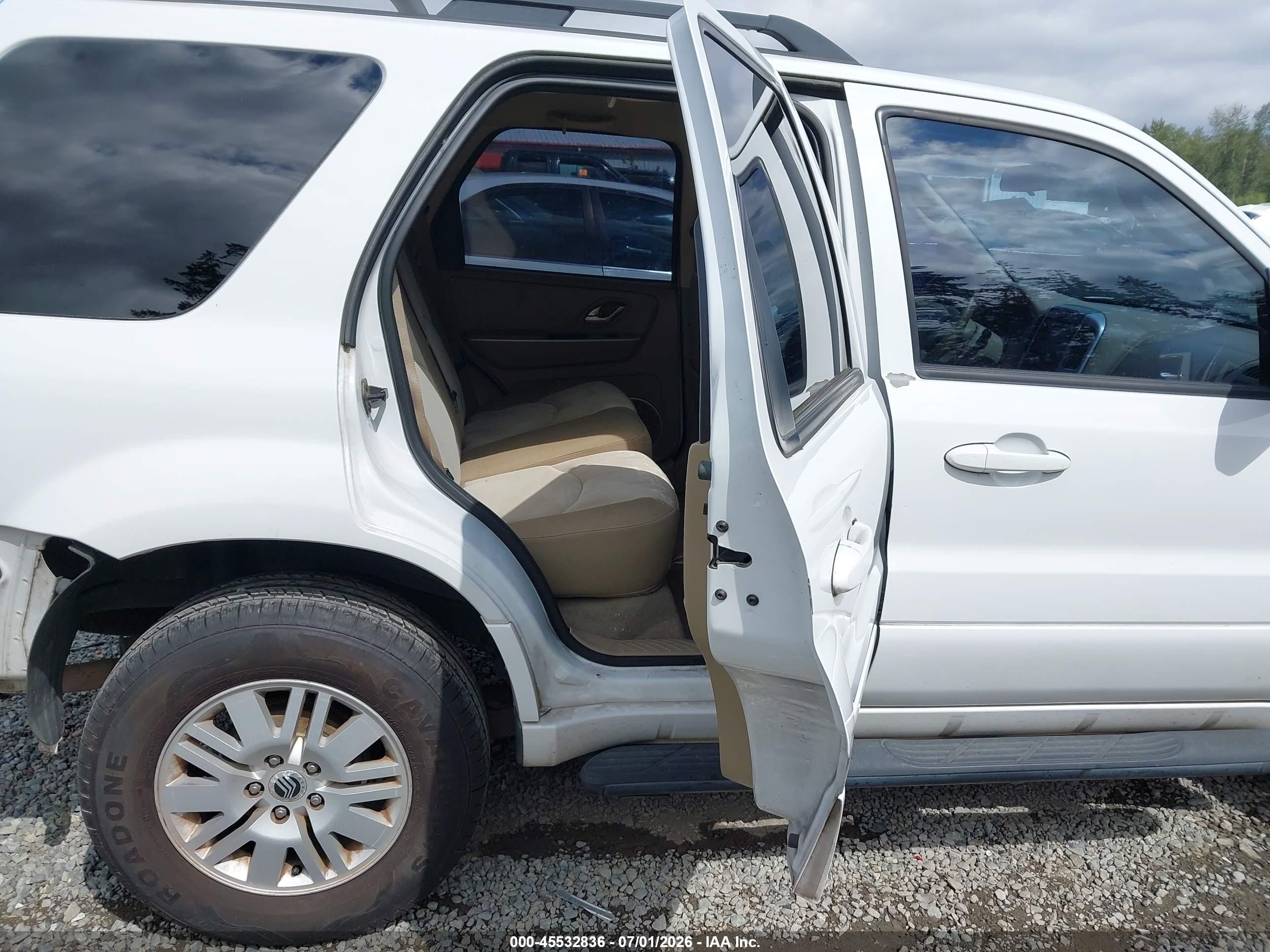 2005 Mercury Mariner Luxury/premier White vin: 4M2YU56175DJ09666