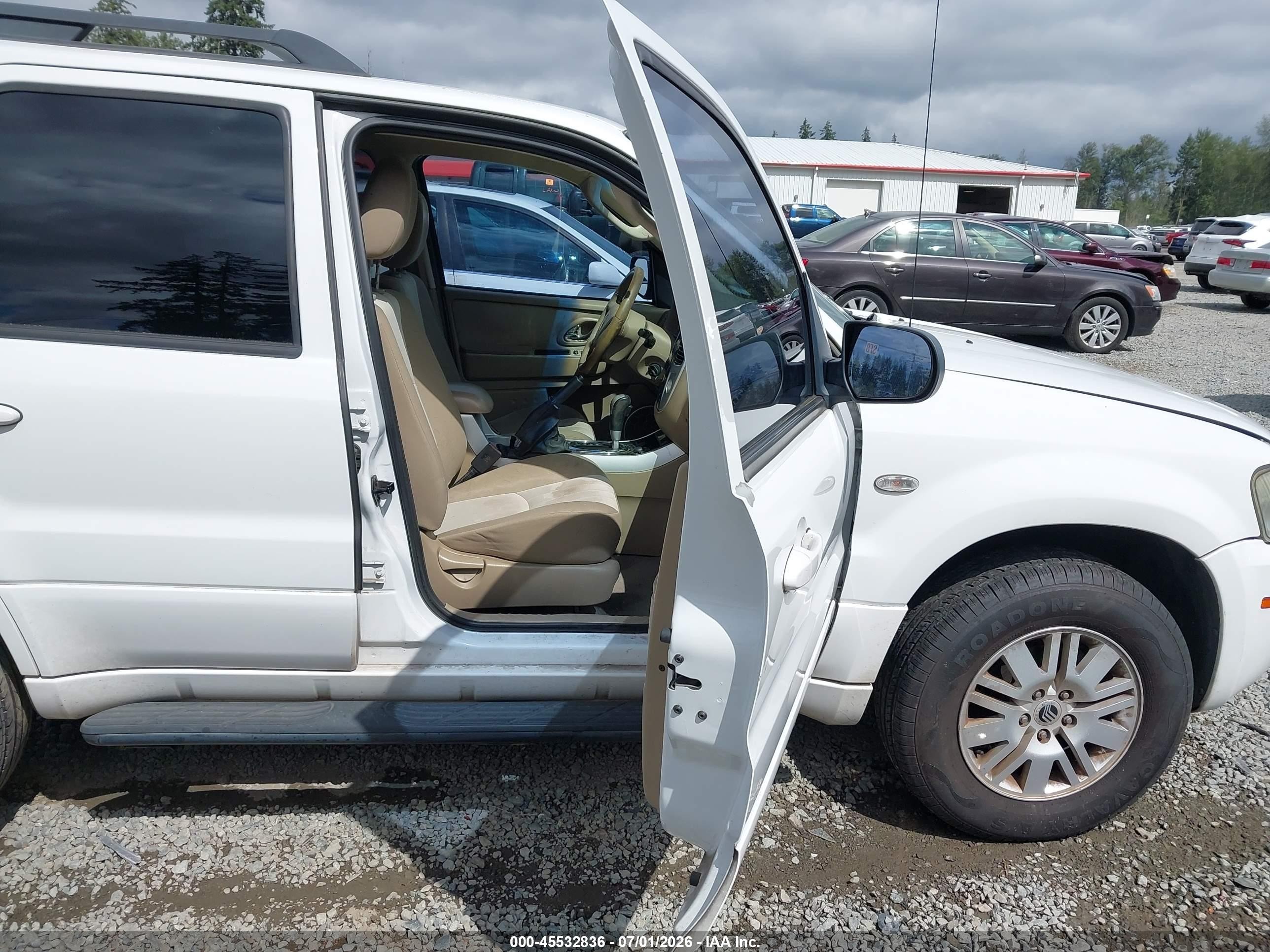 2005 Mercury Mariner Luxury/premier White vin: 4M2YU56175DJ09666