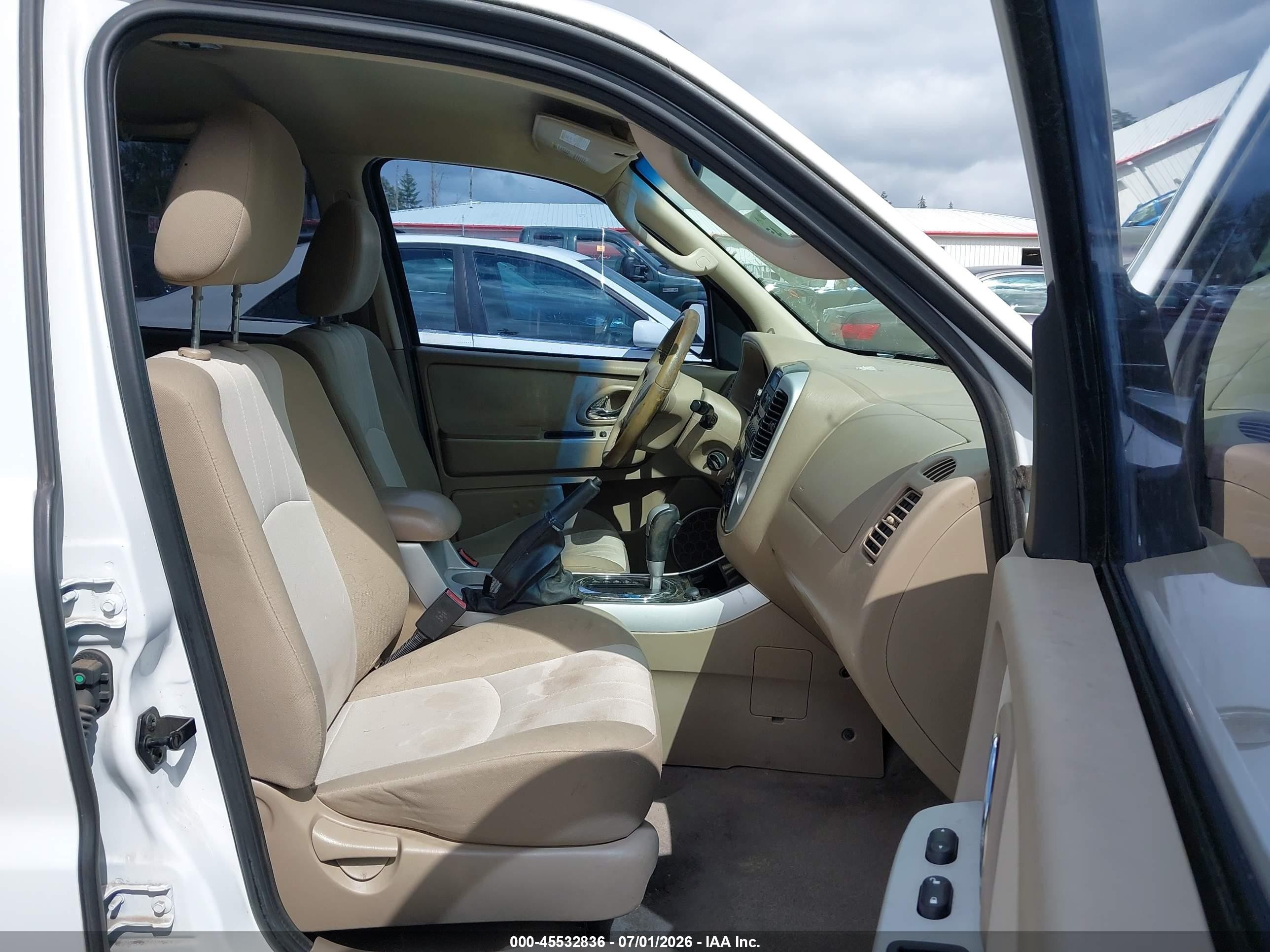 2005 Mercury Mariner Luxury/premier White vin: 4M2YU56175DJ09666