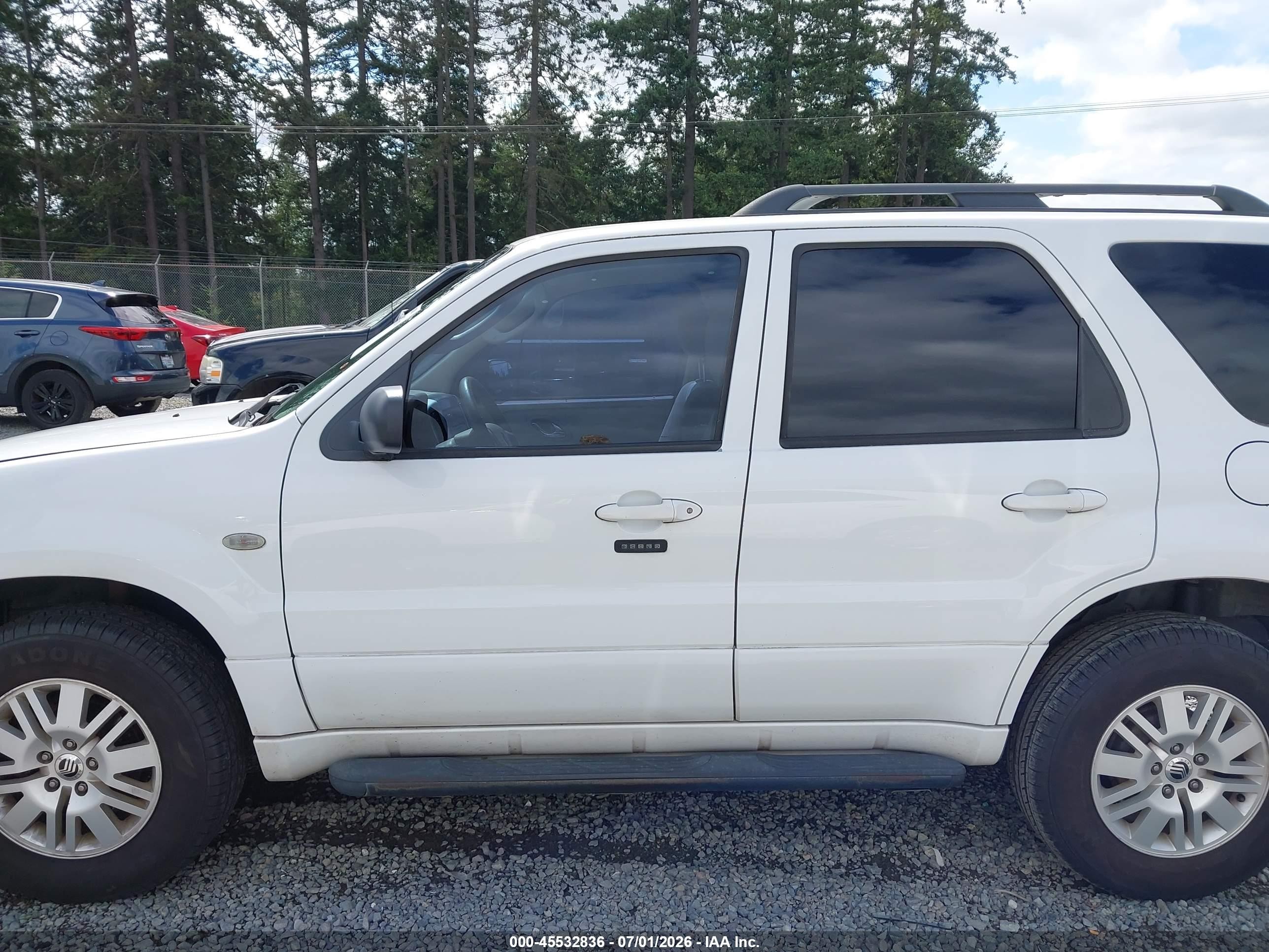 2005 Mercury Mariner Luxury/premier White vin: 4M2YU56175DJ09666