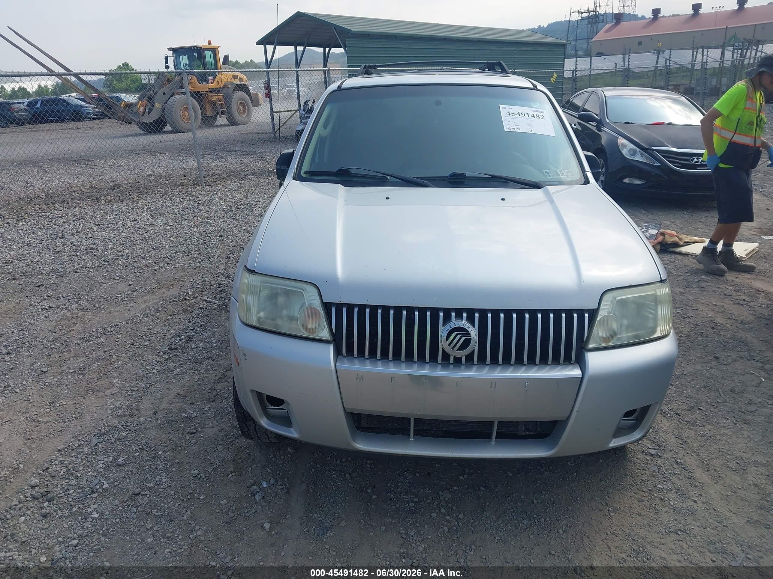 2005 Mercury Mariner   Silver vin: 4M2YU57115DJ17597