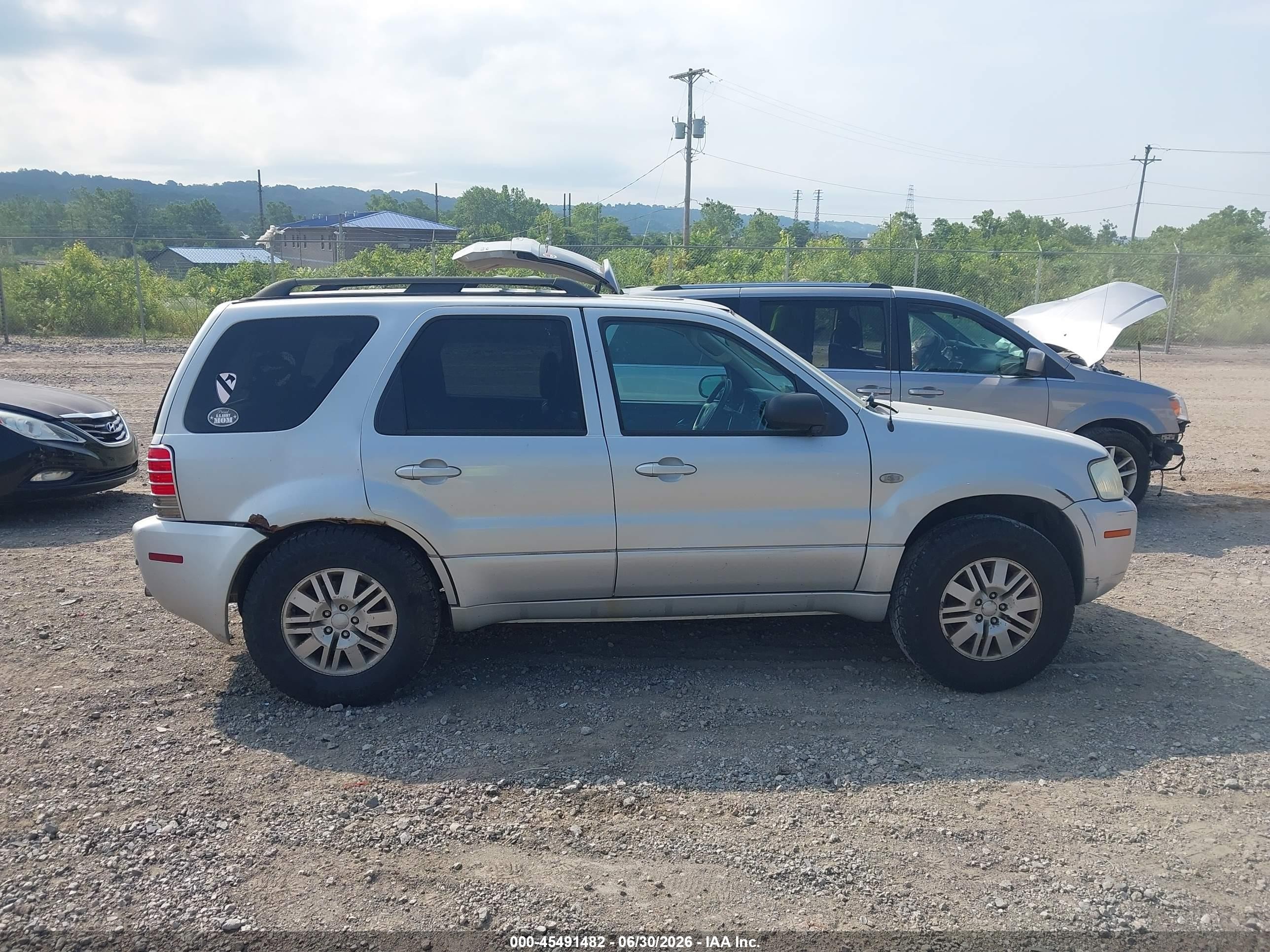 2005 Mercury Mariner   Silver vin: 4M2YU57115DJ17597