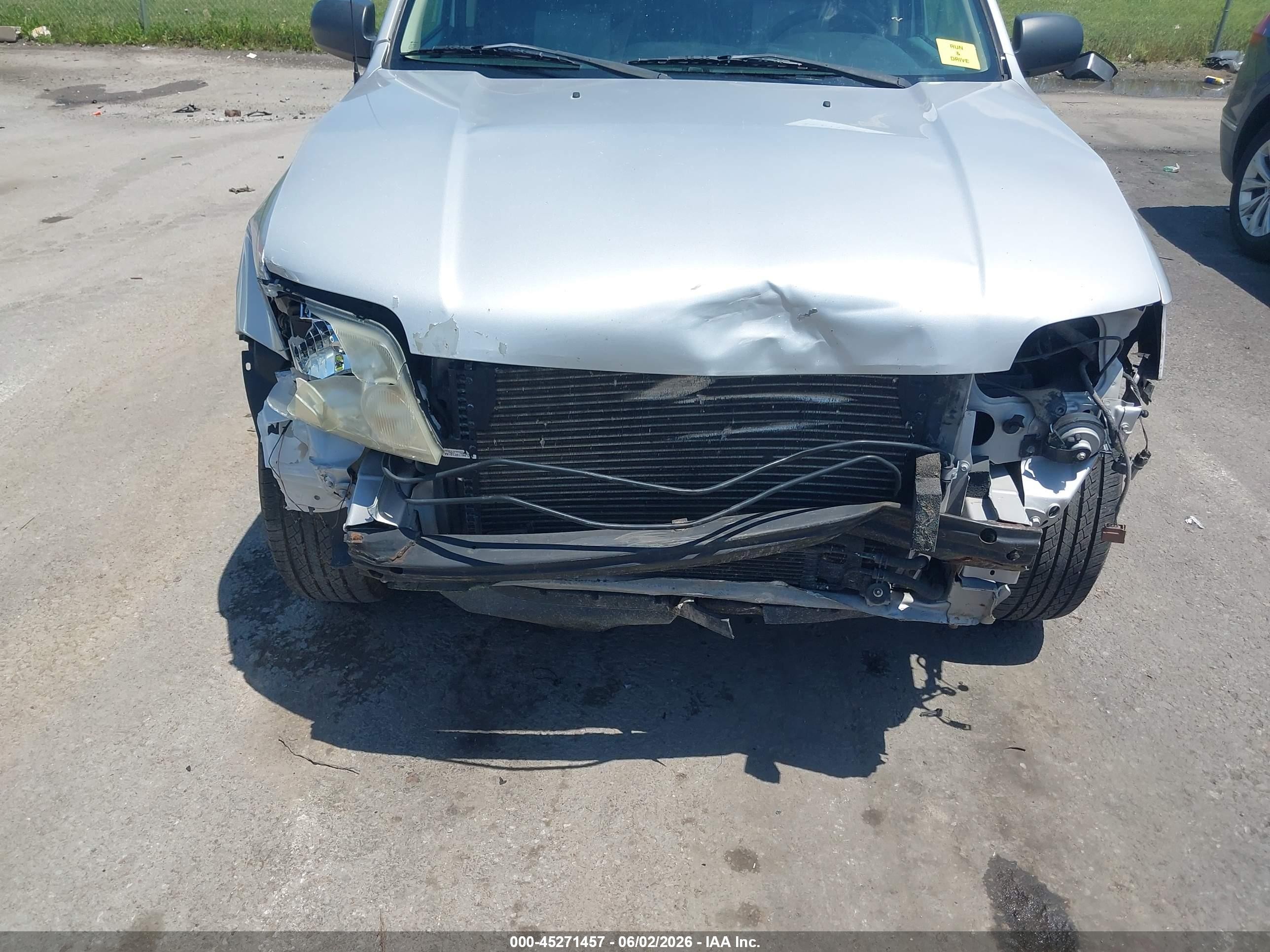 2007 Mercury Mariner Luxury Silver vin: 4M2YU81167KJ03123