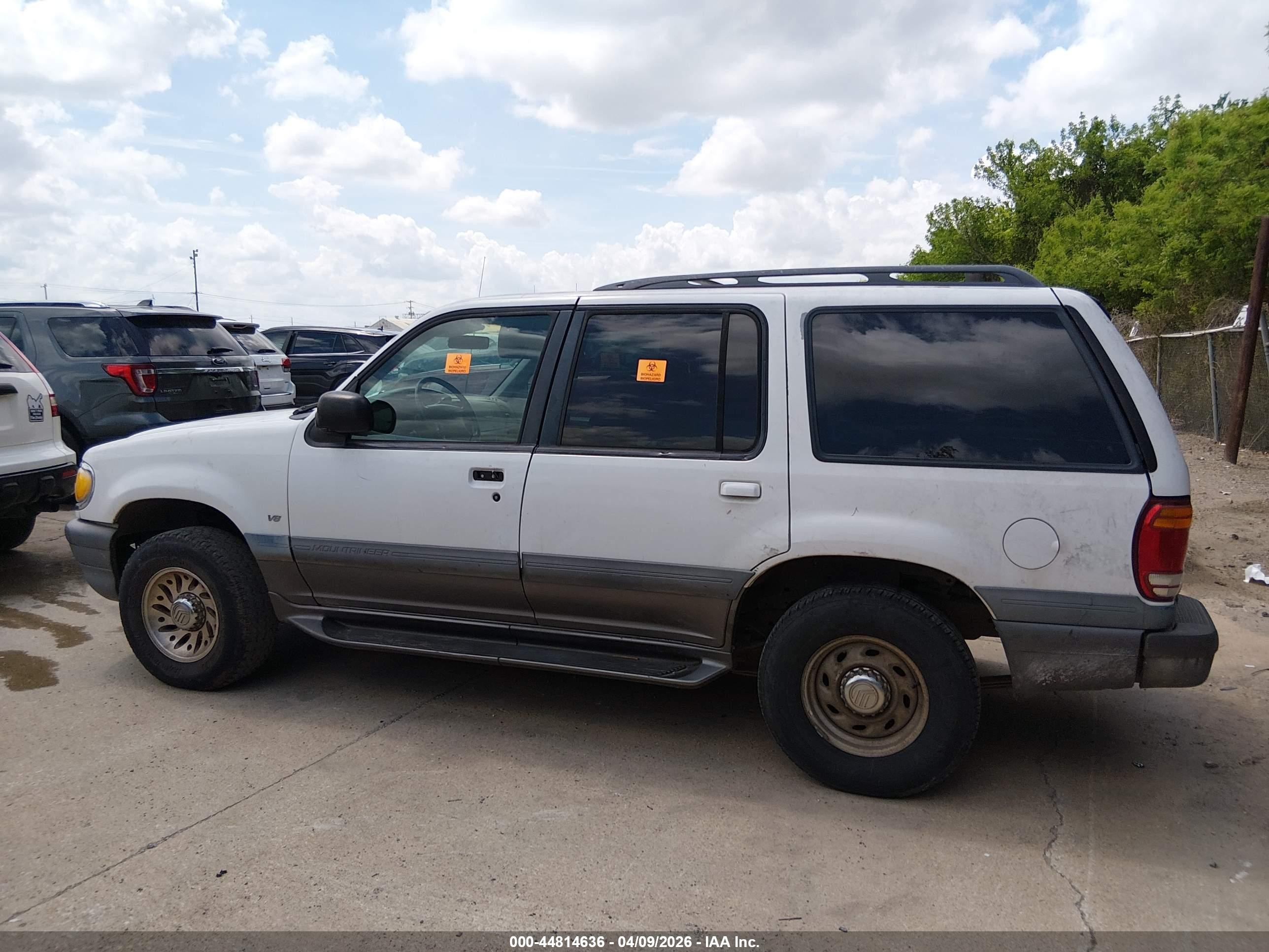 1998 Mercury Mountaineer   White vin: 4M2ZU52P2WUJ10272
