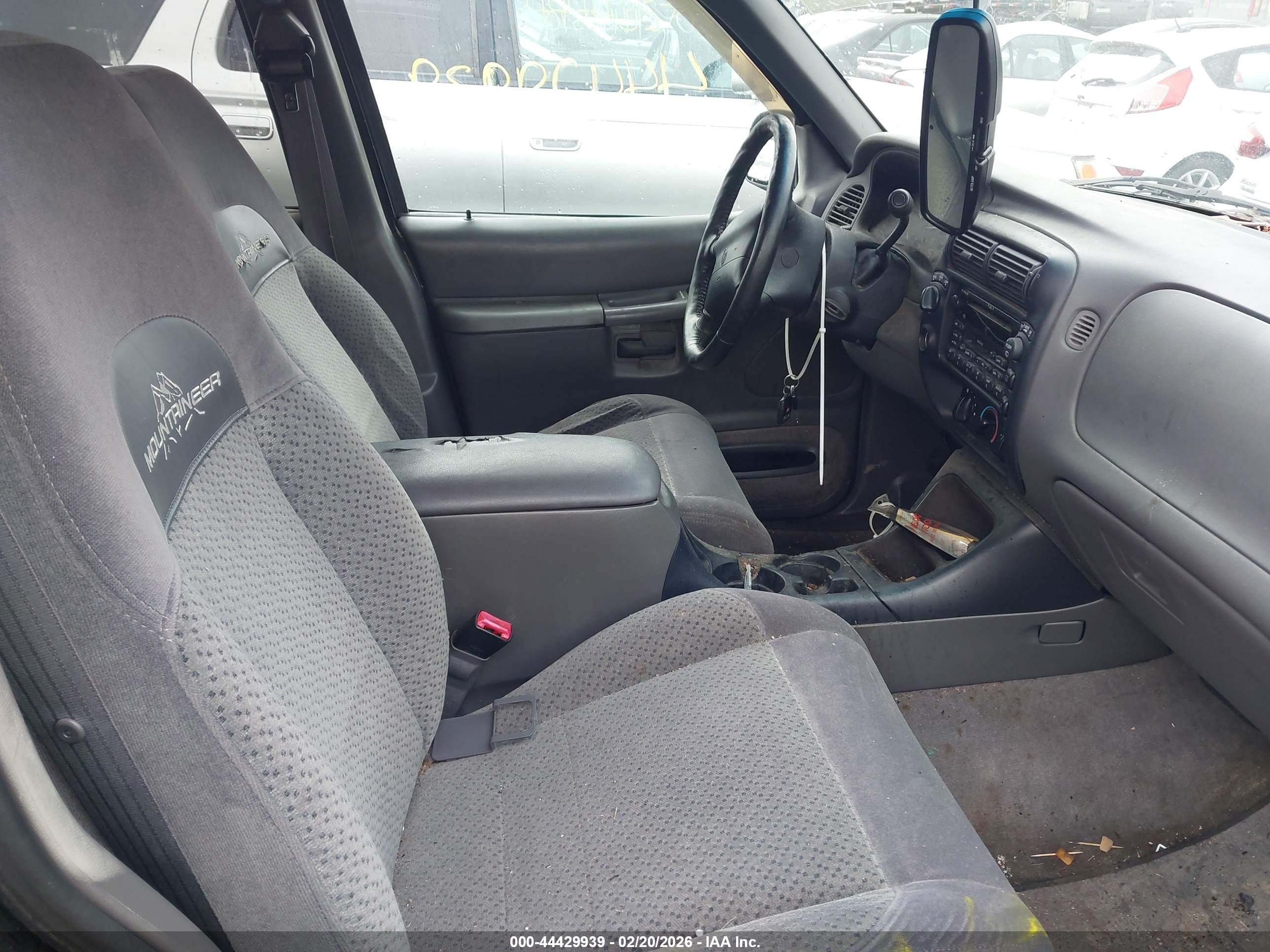 1999 Mercury Mountaineer   Черный vin: 4M2ZU54E0XUJ37872
