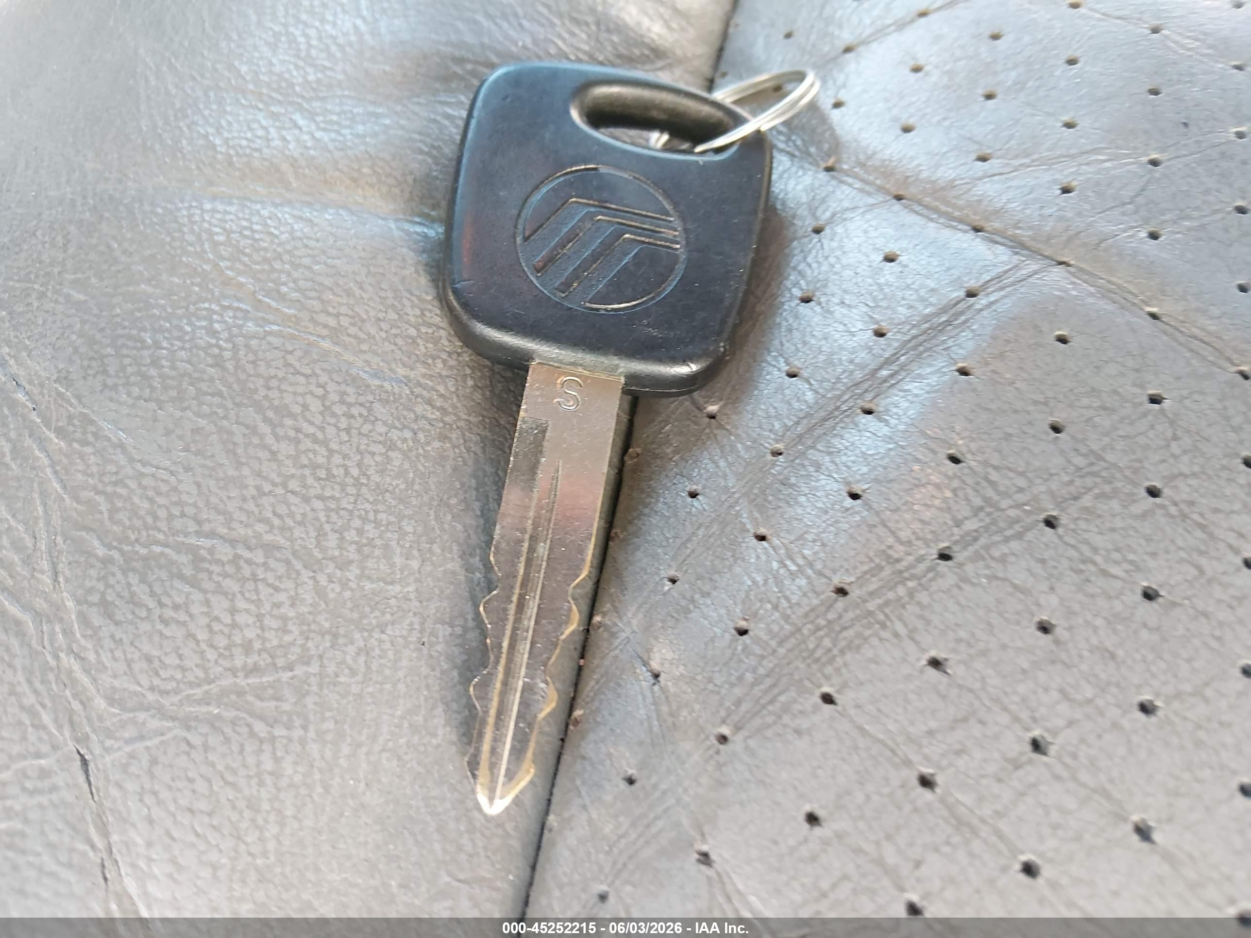 1998 Mercury Mountaineer   White vin: 4M2ZU54EXWUJ25002