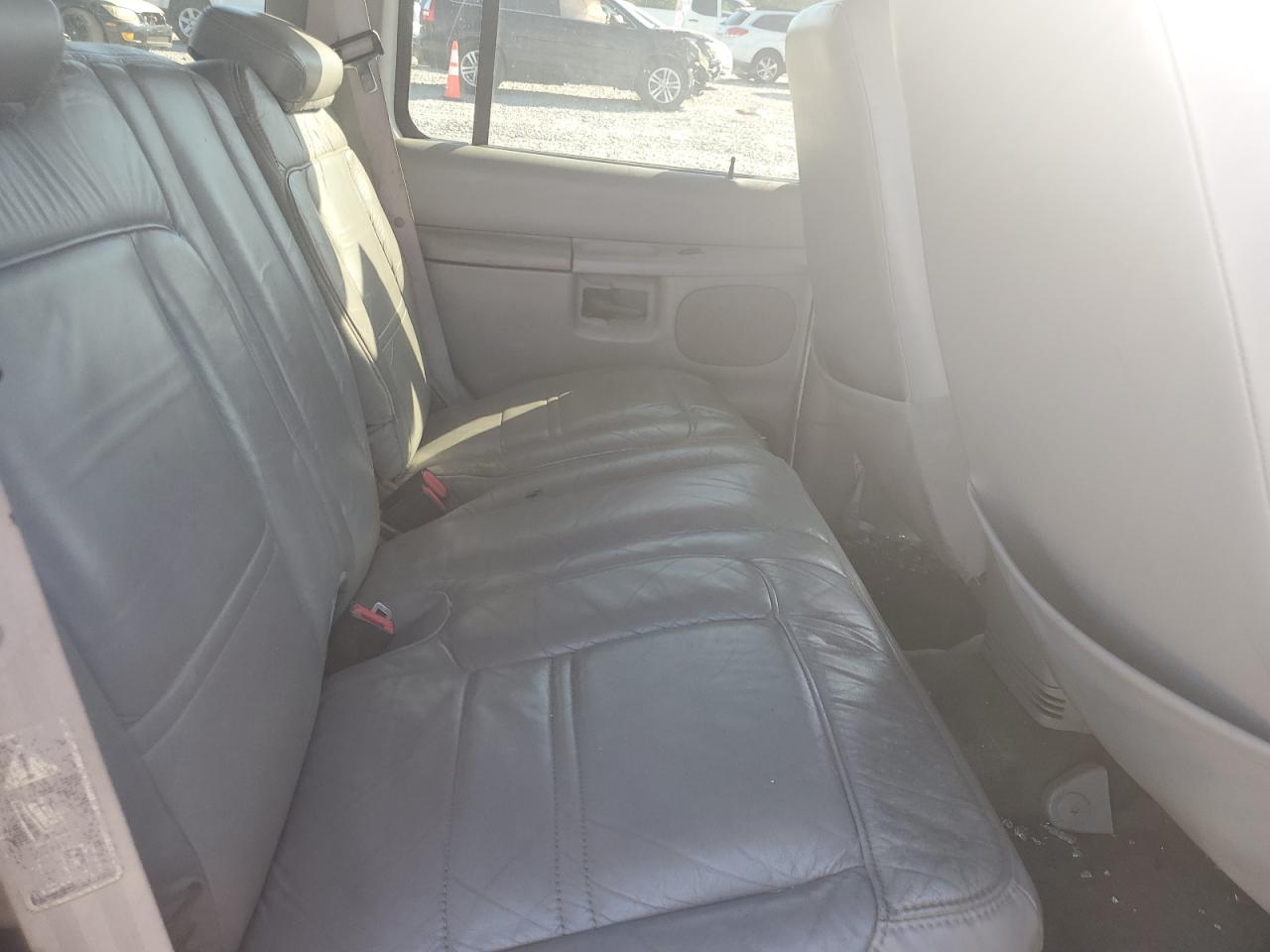 1999 Mercury Mountaineer White vin: 4M2ZU55P8XUJ39871