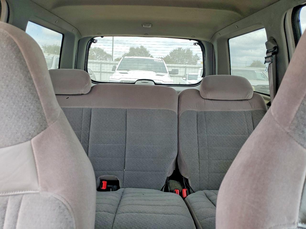 2000 Mercury Mountaineer White vin: 4M2ZU66E2YUJ28501