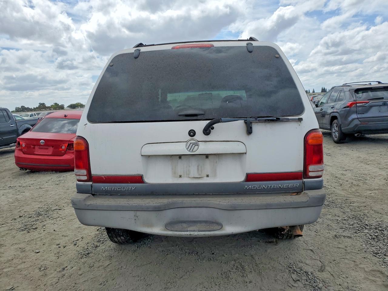 2000 Mercury Mountaineer White vin: 4M2ZU66E2YUJ28501