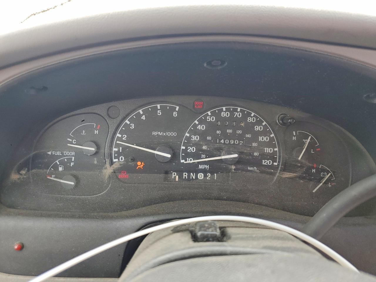 2000 Mercury Mountaineer White vin: 4M2ZU66E2YUJ28501