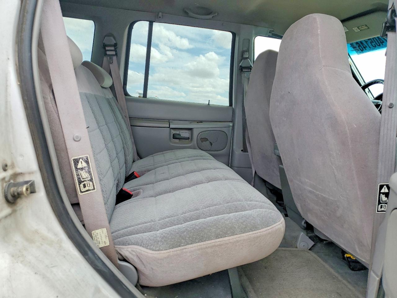 2000 Mercury Mountaineer White vin: 4M2ZU66E2YUJ28501