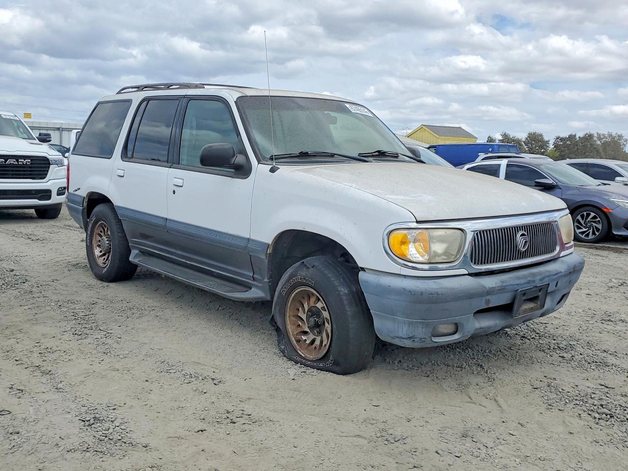 2000 Mercury Mountaineer White vin: 4M2ZU66E2YUJ28501
