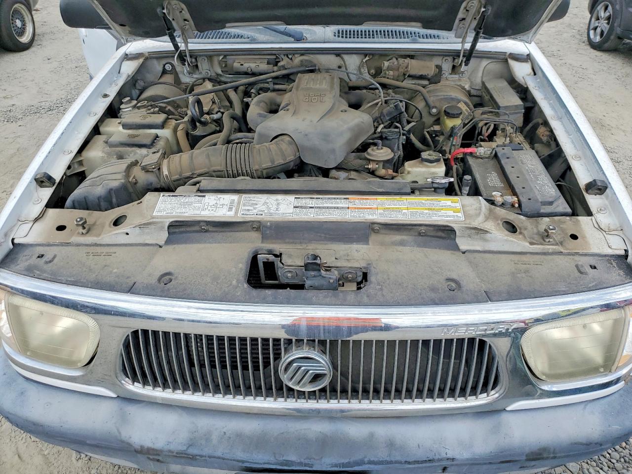 2000 Mercury Mountaineer White vin: 4M2ZU66E2YUJ28501