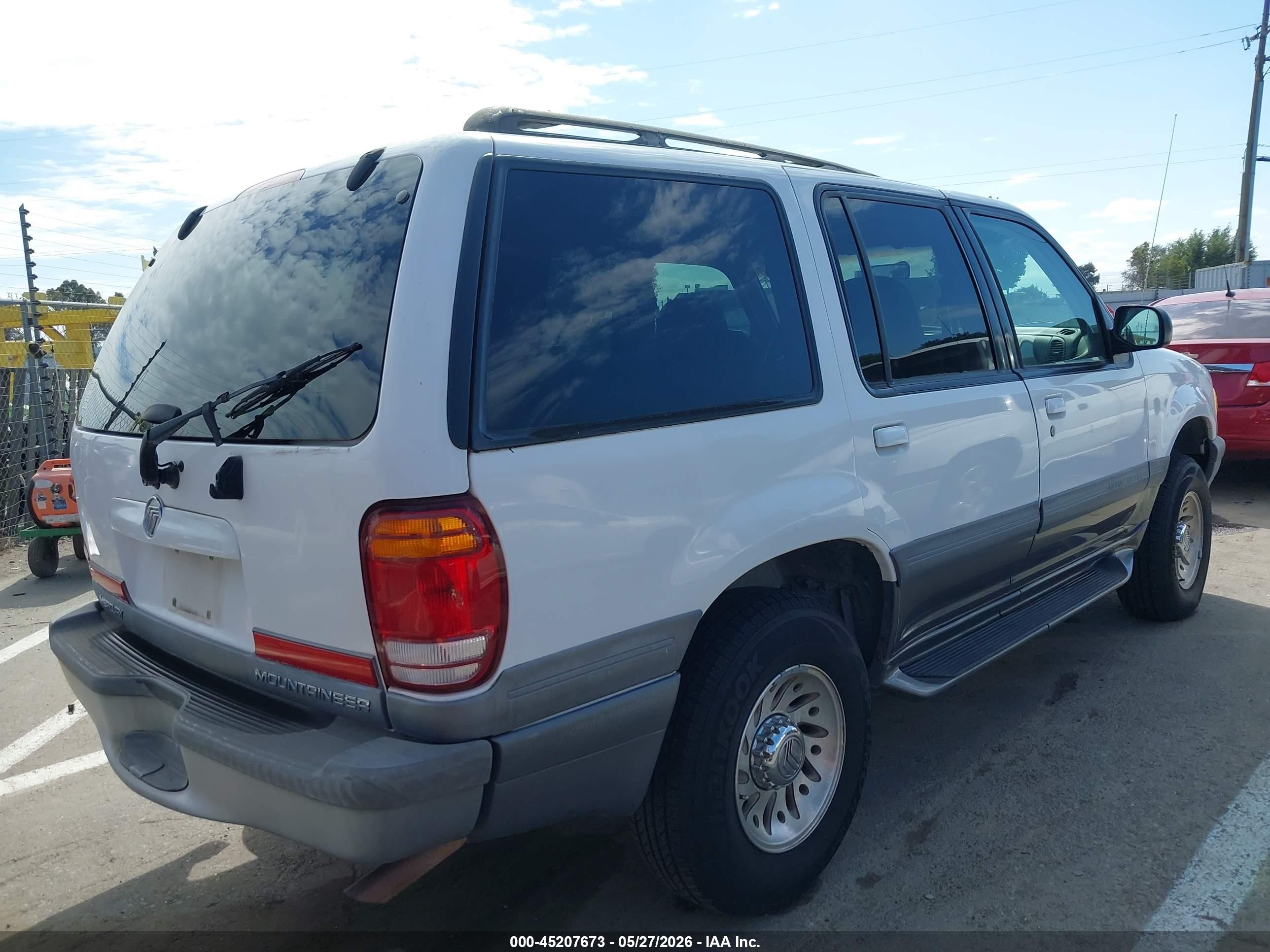 2000 Mercury Mountaineer   White vin: 4M2ZU66E3YUJ14509