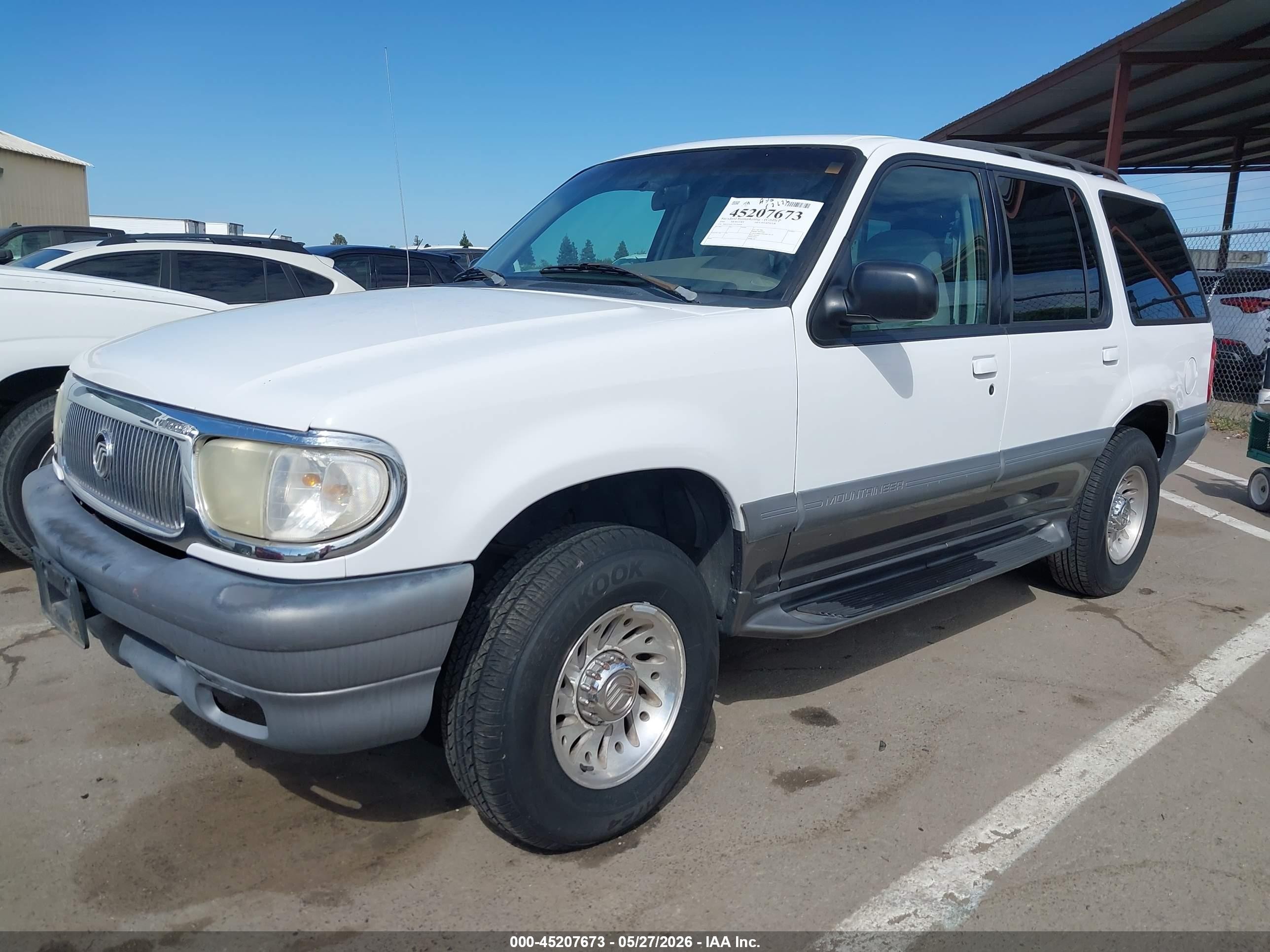 2000 Mercury Mountaineer   White vin: 4M2ZU66E3YUJ14509
