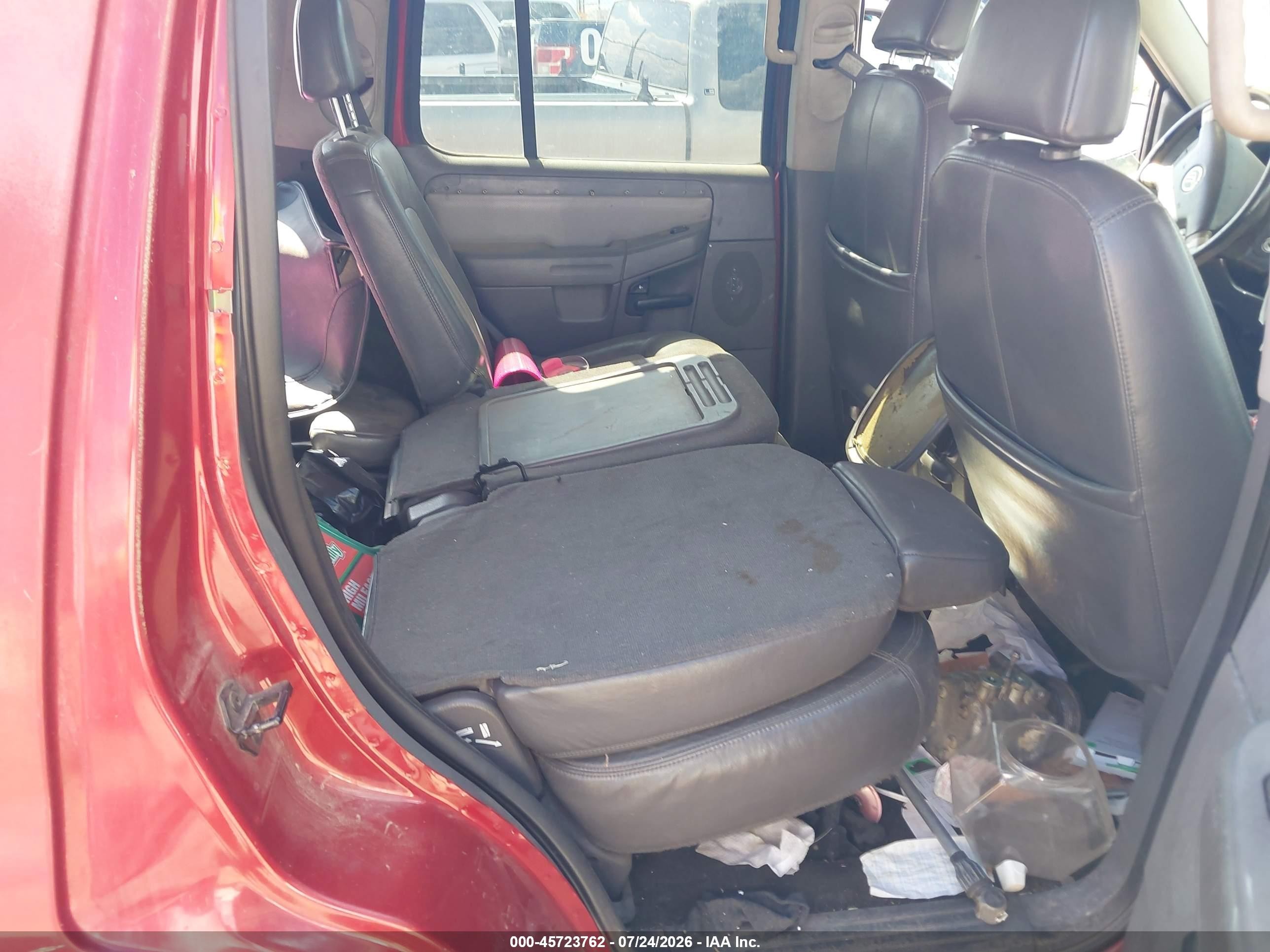 2002 Mercury Mountaineer   Red vin: 4M2ZU66E92ZJ06909