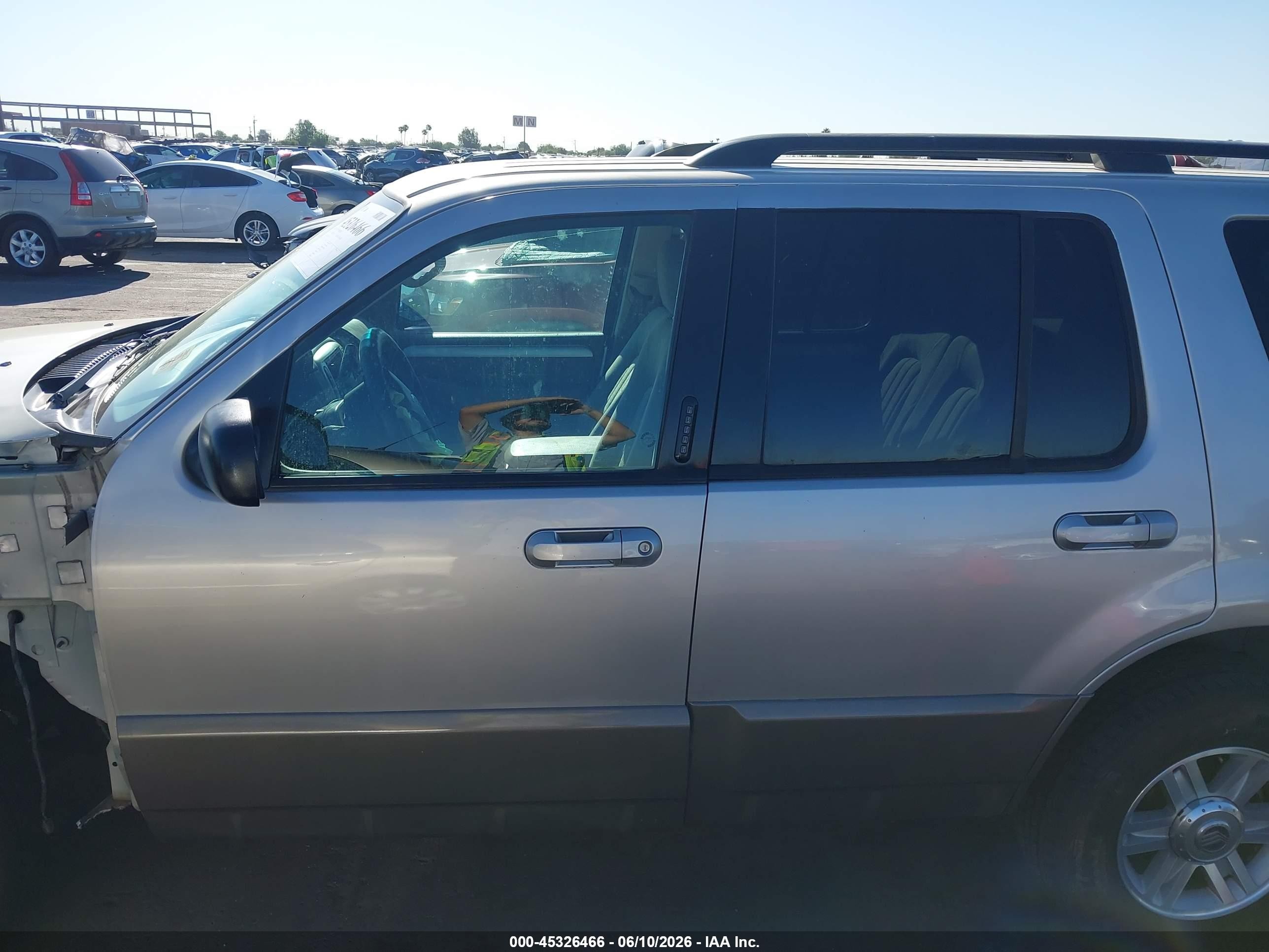 2003 Mercury Mountaineer   Tan vin: 4M2ZU66K63UJ15510