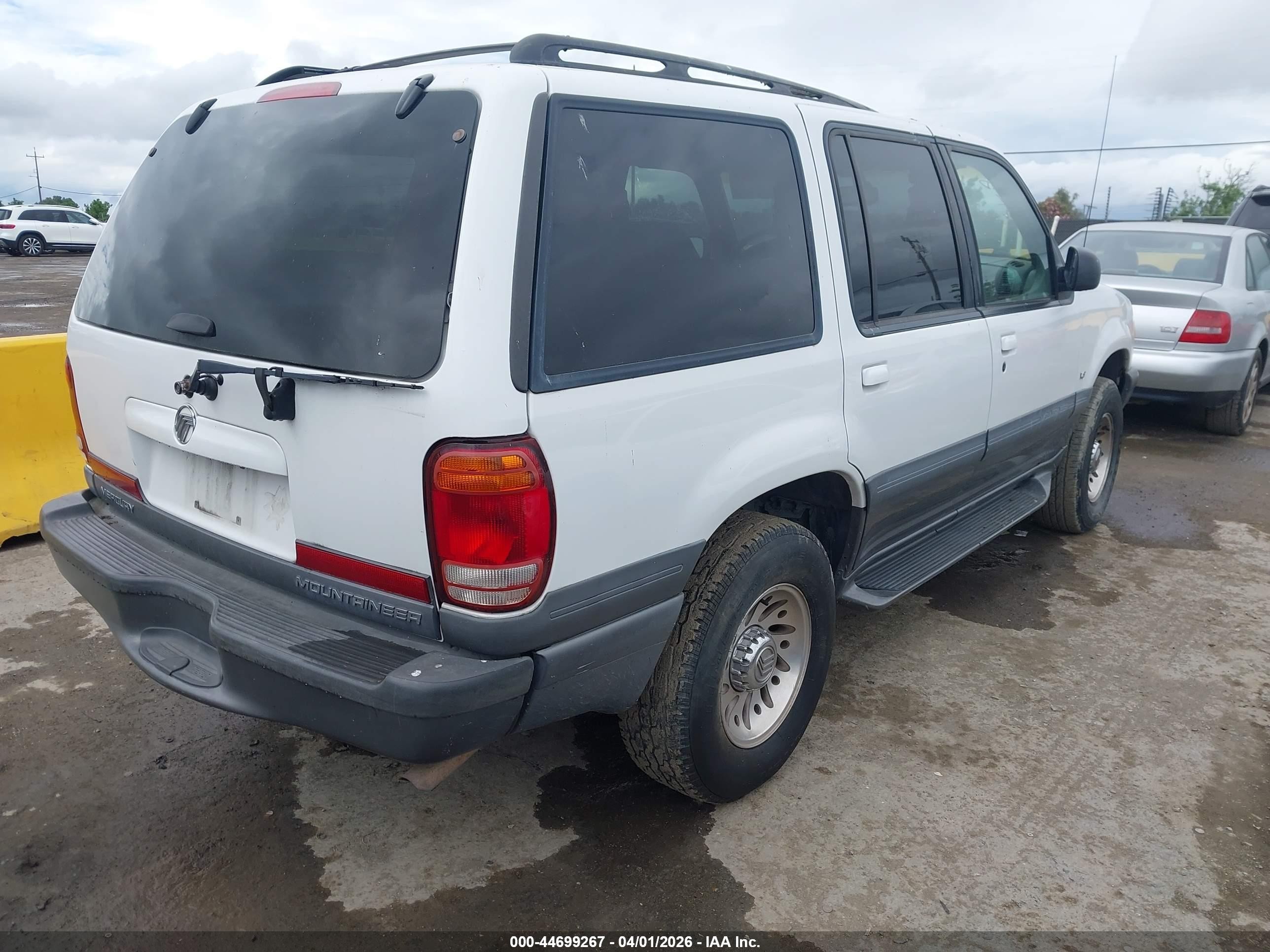 2001 Mercury Mountaineer   Белый vin: 4M2ZU66P11UJ07551