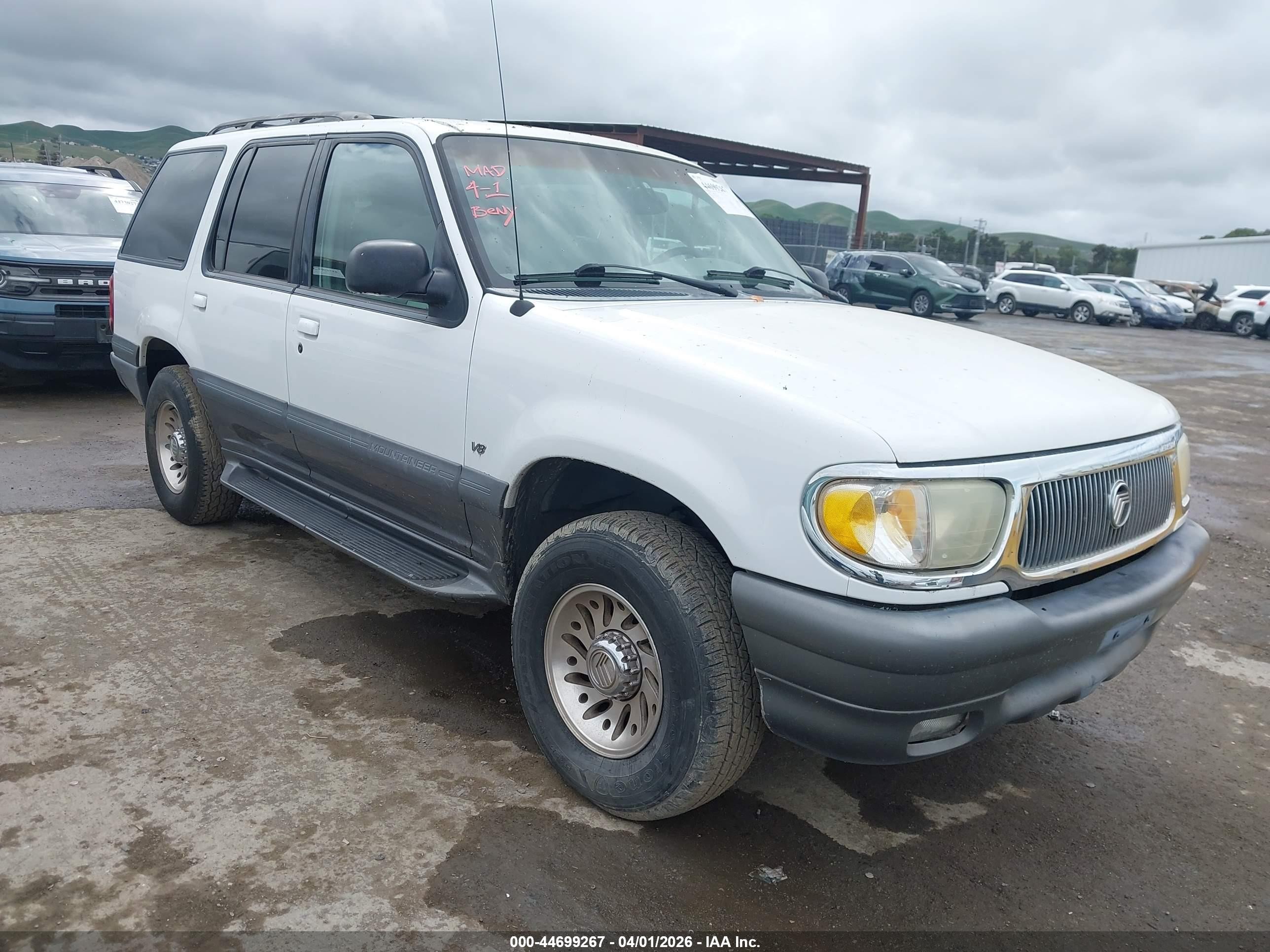 2001 Mercury Mountaineer   Белый vin: 4M2ZU66P11UJ07551